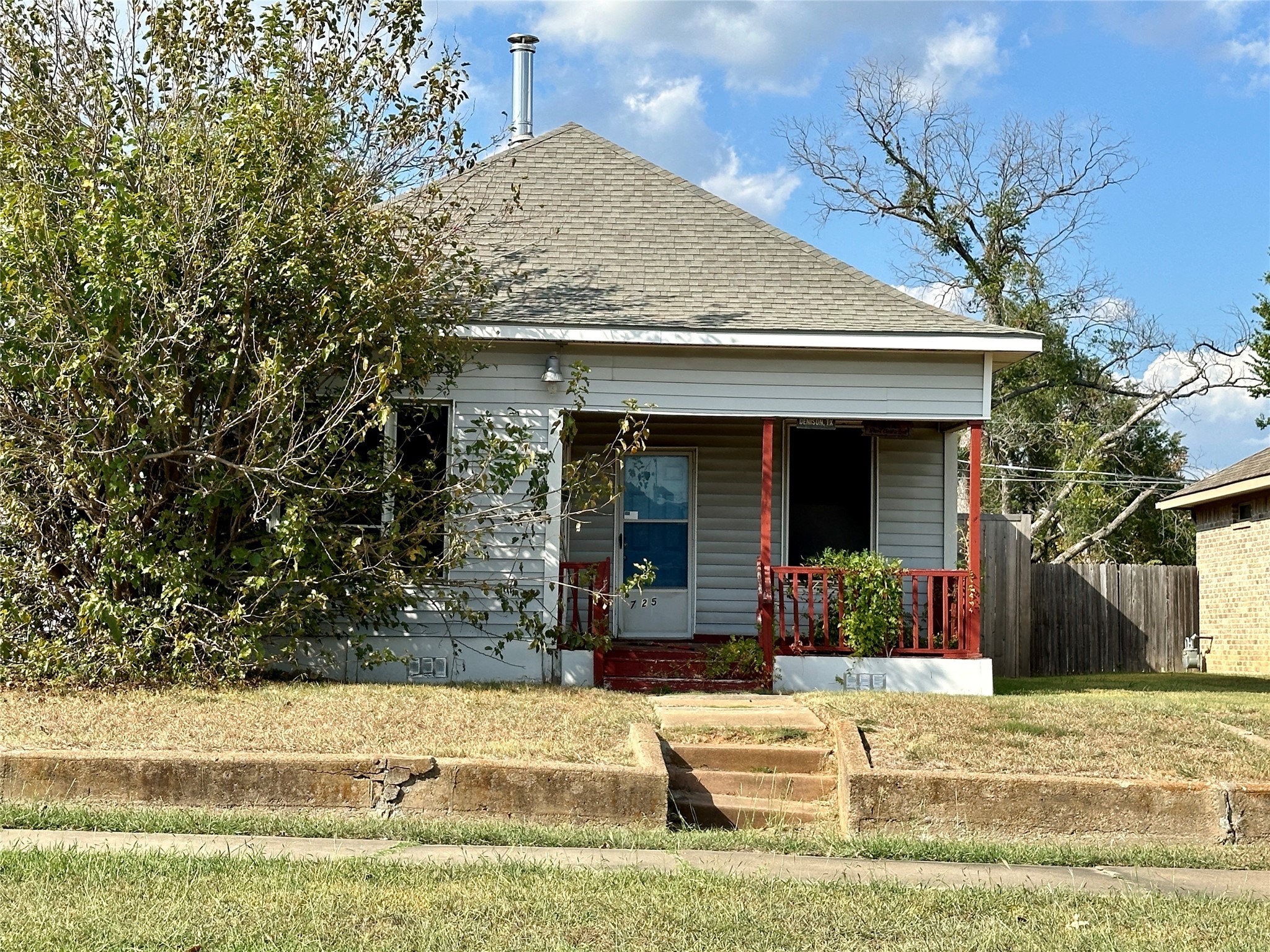 725 W Woodard Street Denison TX 75020