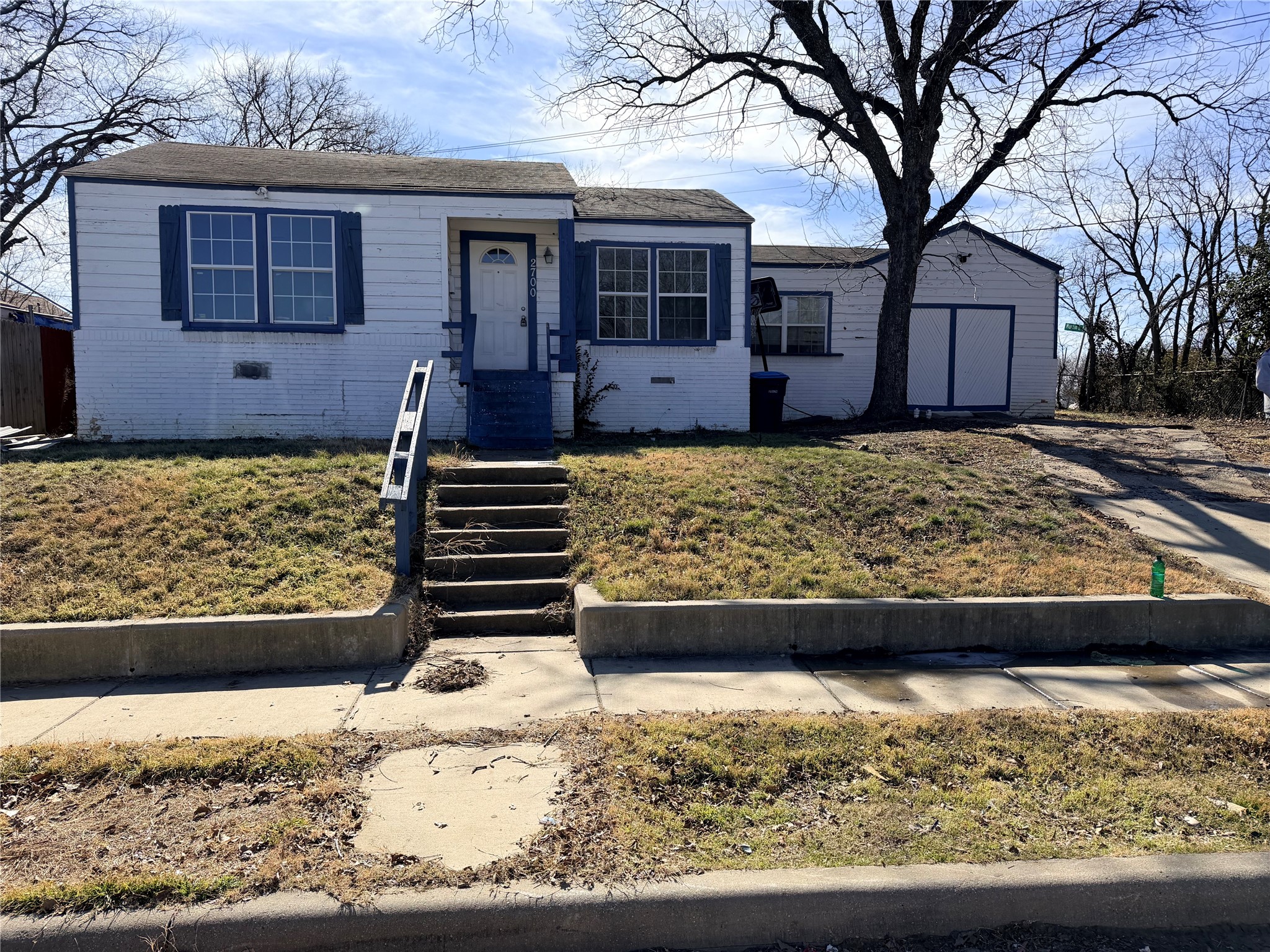 2700 Bideker Avenue Fort Worth TX 76105