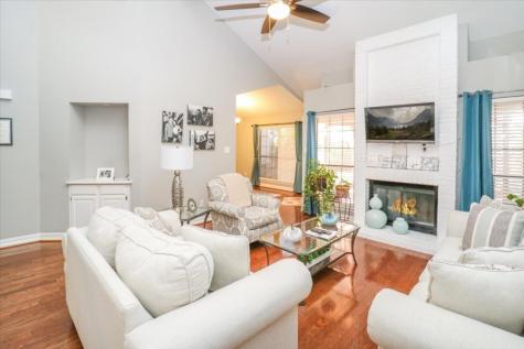 4718 Village Oak Drive Arlington TX 76017
