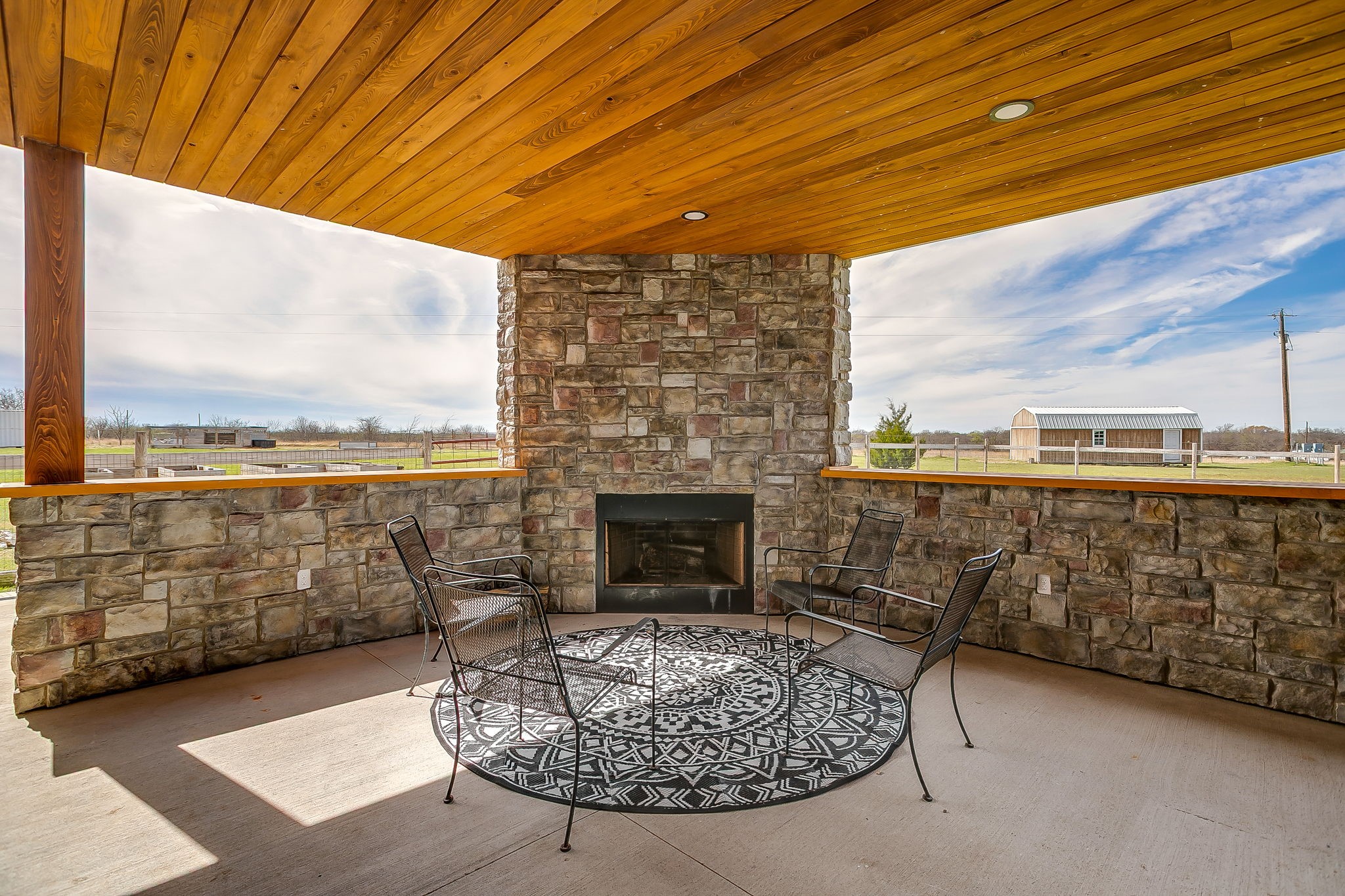 19611 N County Line Road Ponder TX 76259