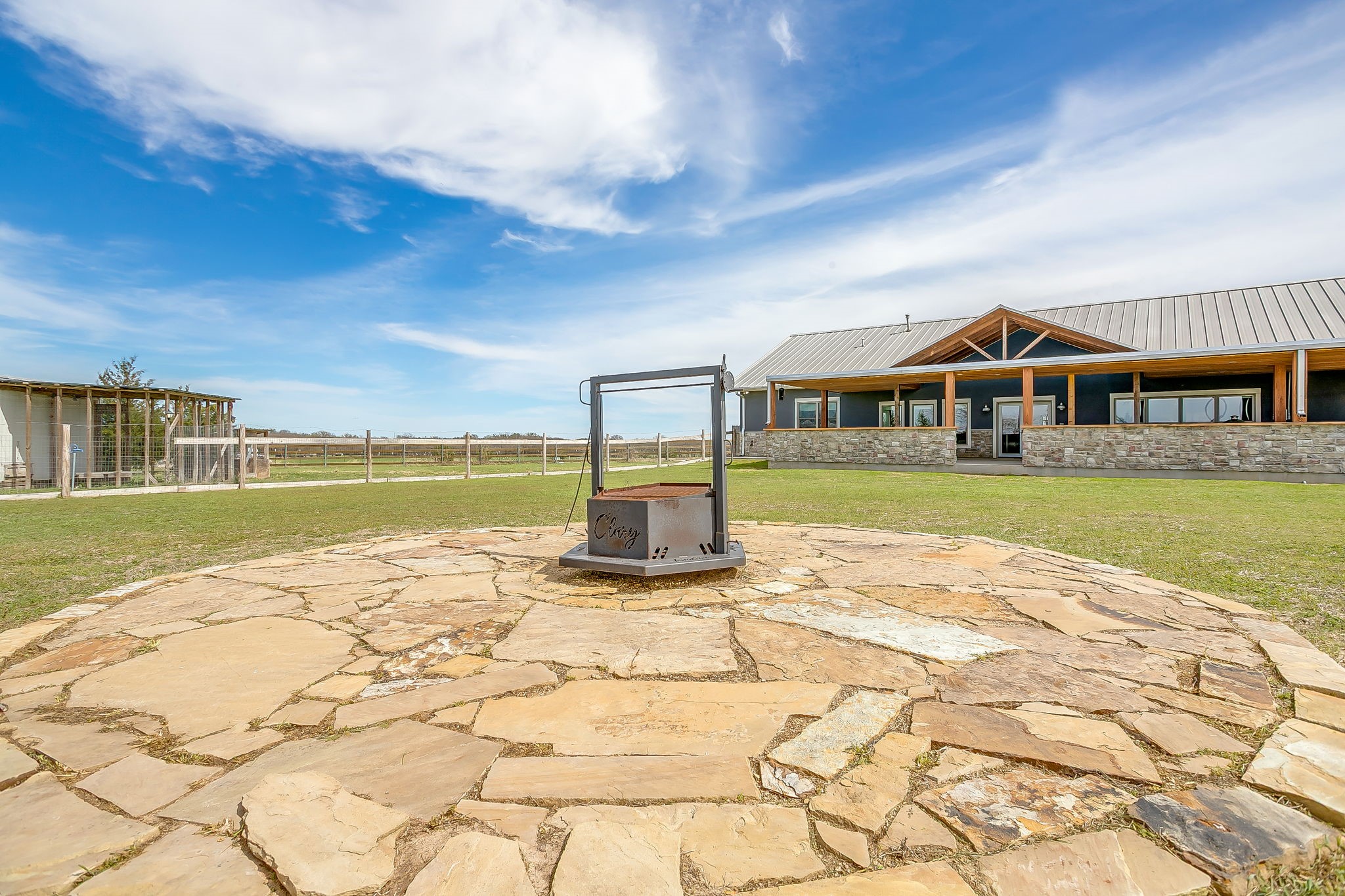 19611 N County Line Road Ponder TX 76259