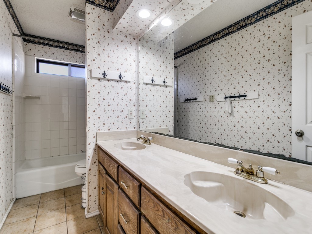 1311 Oak Timber Drive Euless TX 76039