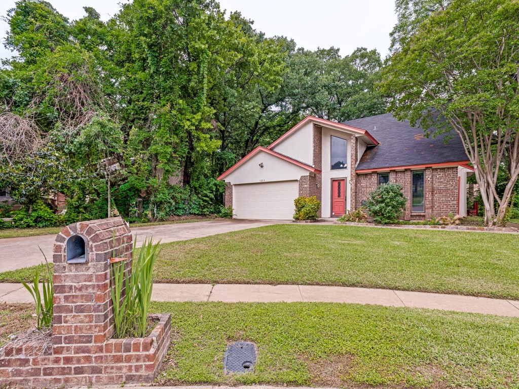 1311 Oak Timber Drive Euless TX 76039