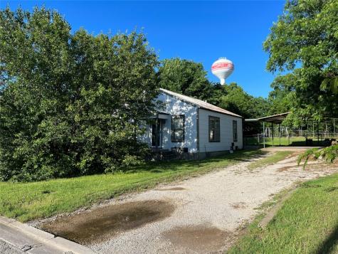 924 N Elm Street Muenster TX 76252