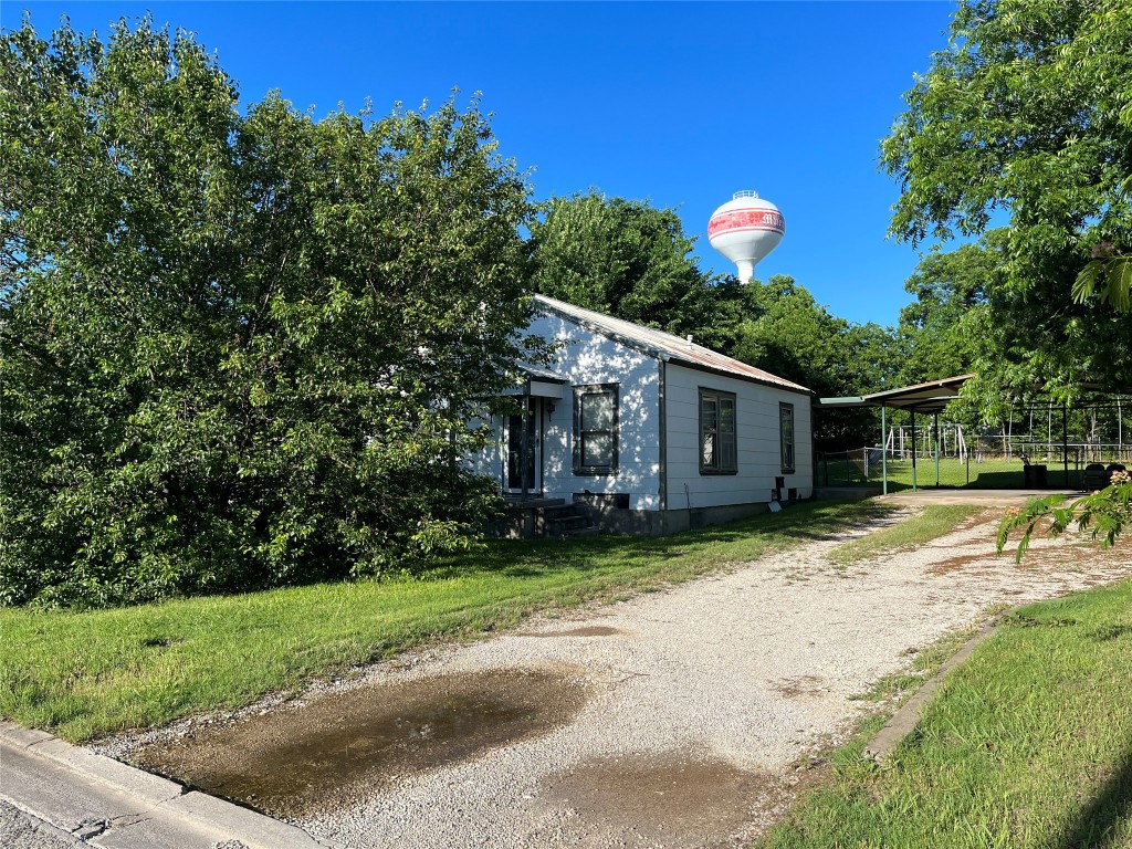 924 N Elm Street Muenster TX 76252
