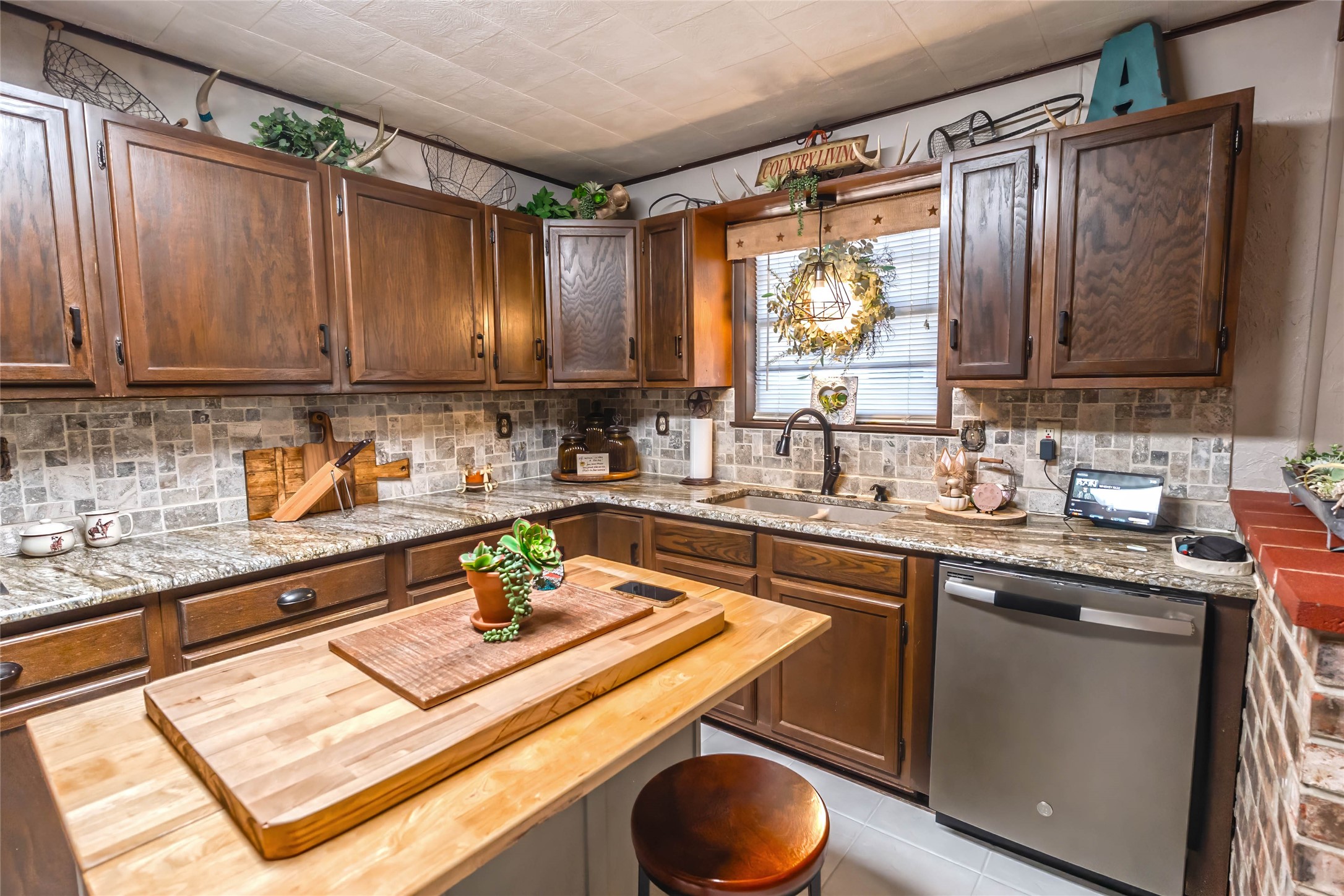 978 Longbranch Road Nocona TX 76255
