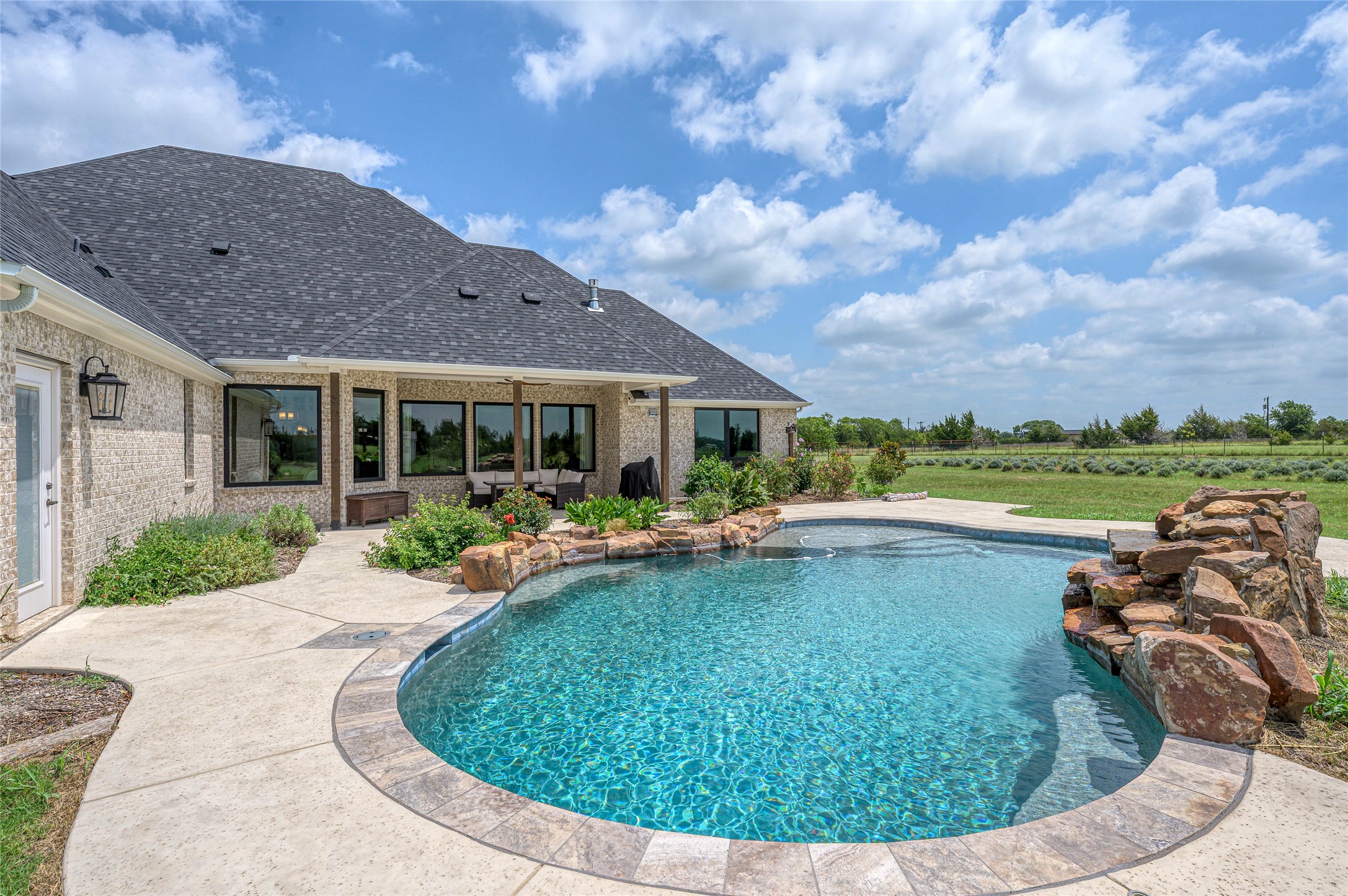 1061 Oxford Crossing Road Van Alstyne TX 75495