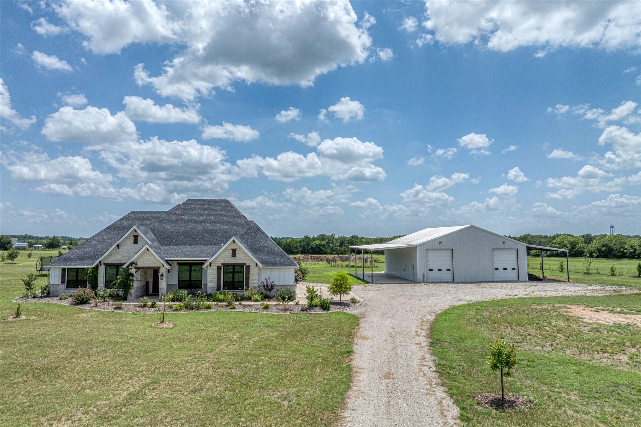 1061 Oxford Crossing Road Van Alstyne TX 75495