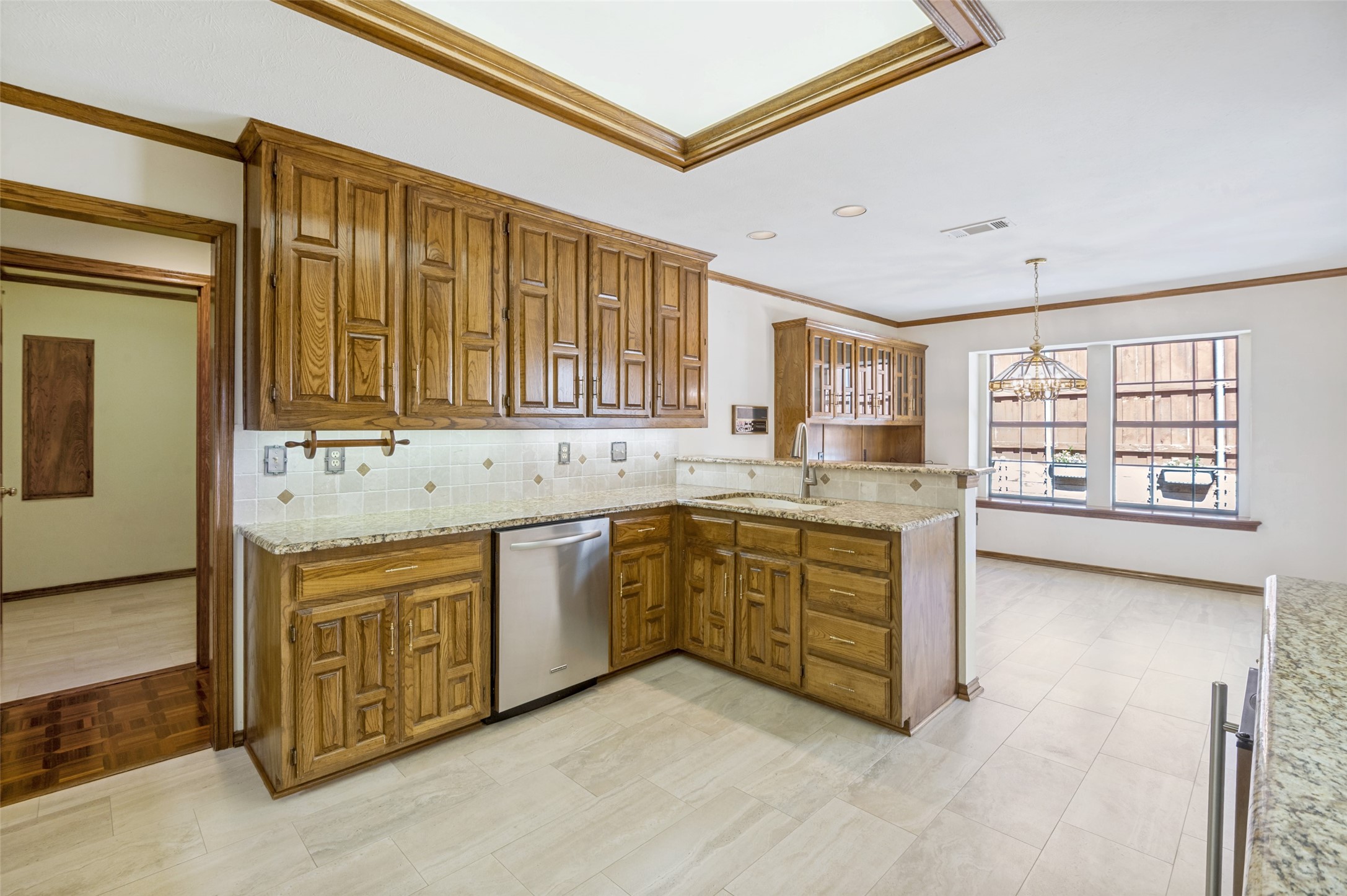 5707 Plumtree Drive Dallas TX 75252