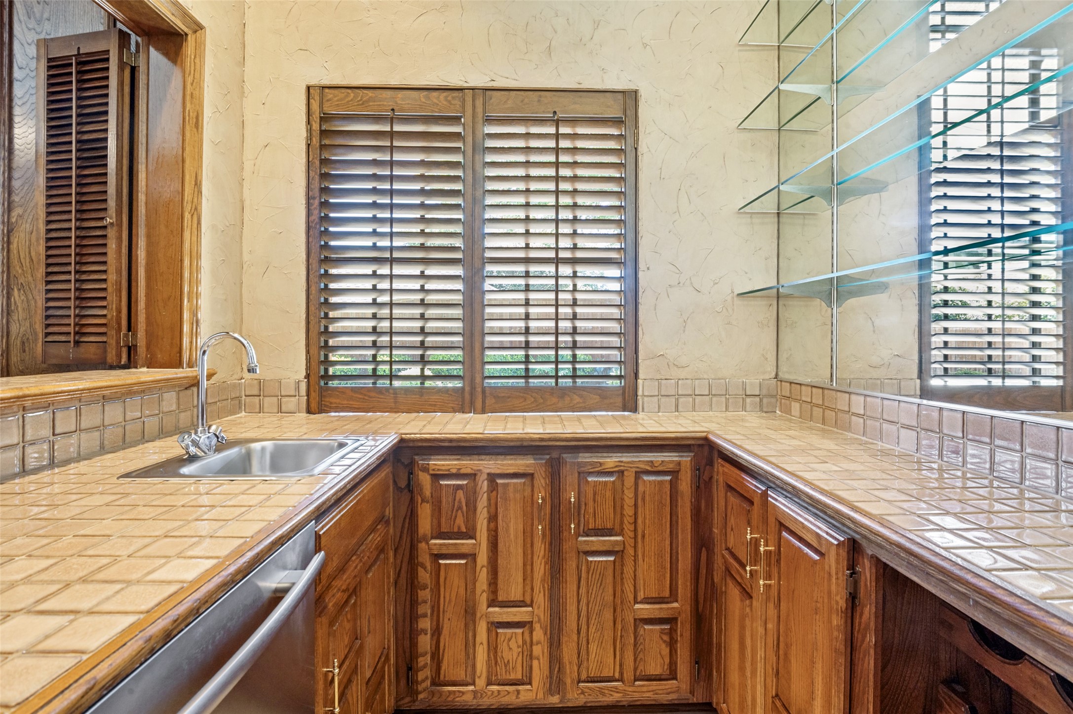 5707 Plumtree Drive Dallas TX 75252