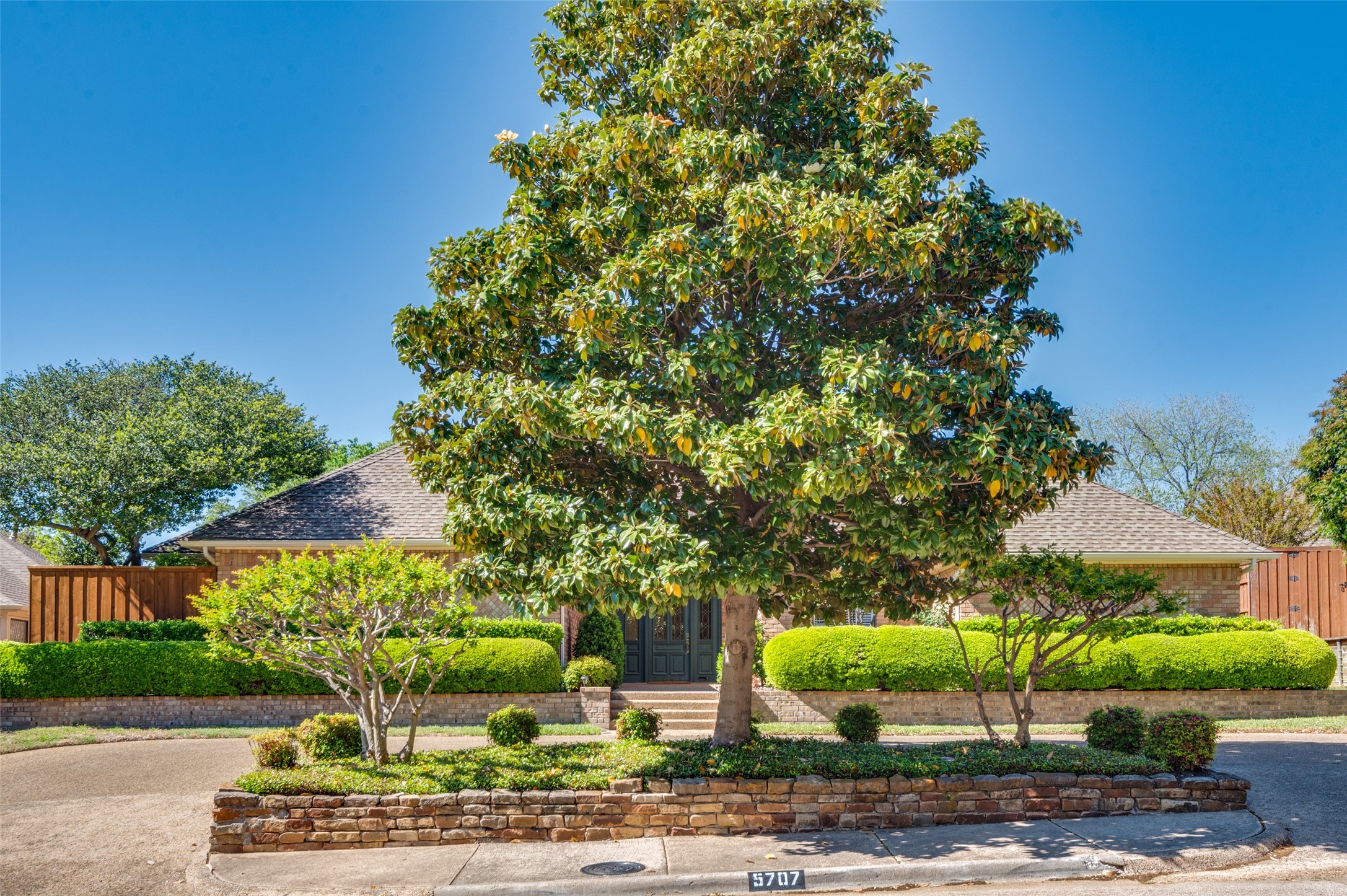 5707 Plumtree Drive Dallas TX 75252