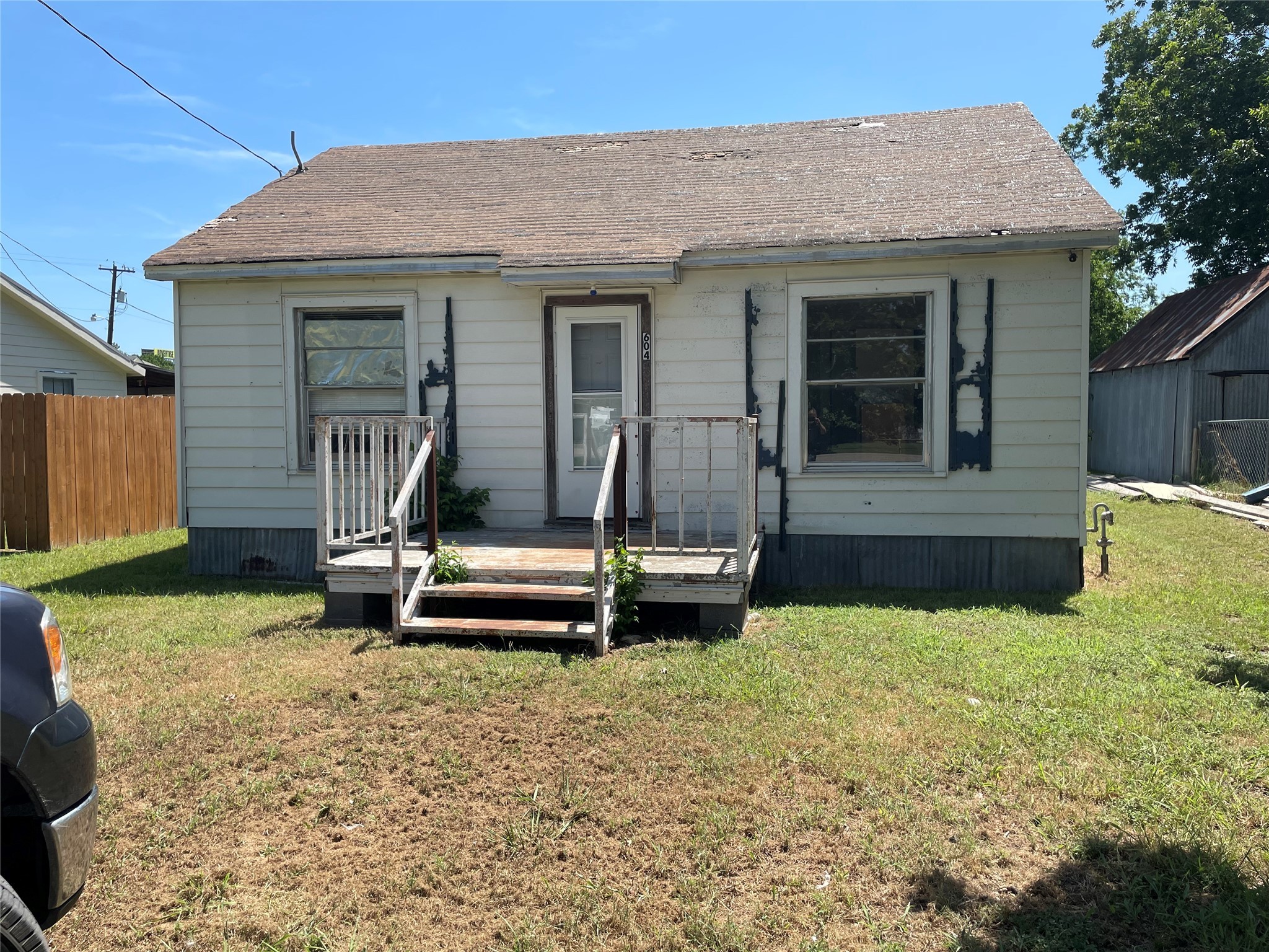 604 S Lee Street Valley View TX 76272