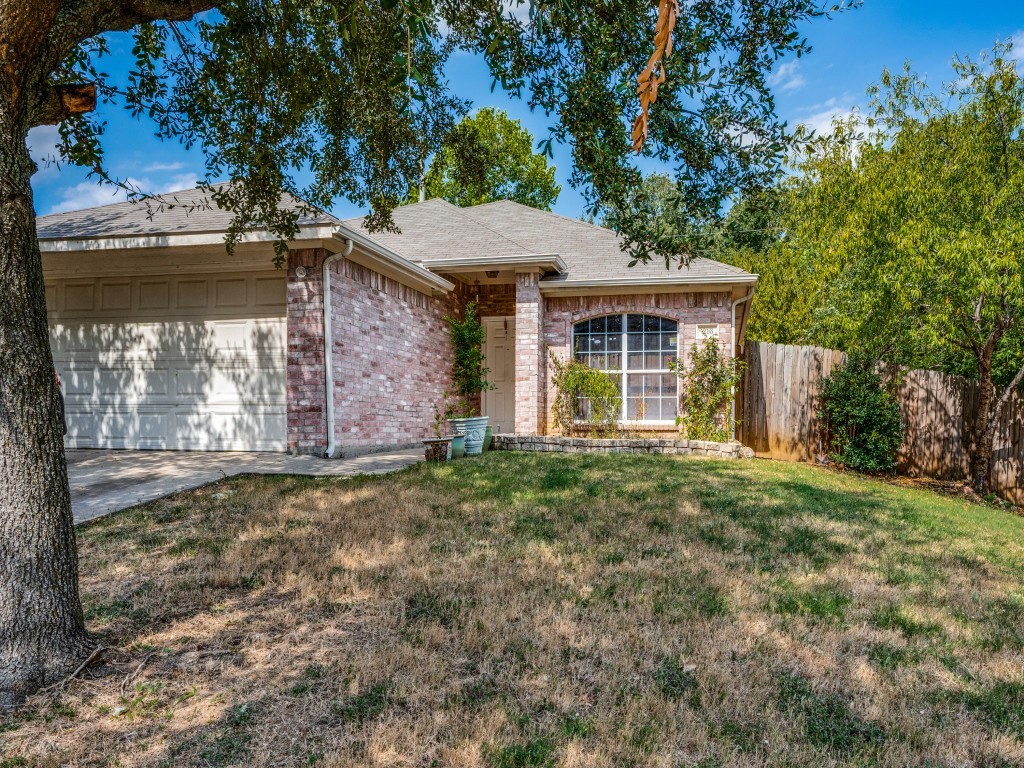 216 Enchanted Court Grand Prairie TX 75050