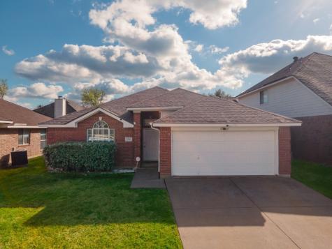 704 N Emma Drive Arlington TX 76002