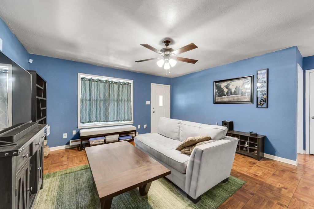 921 E Annie Street Fort Worth TX 76104