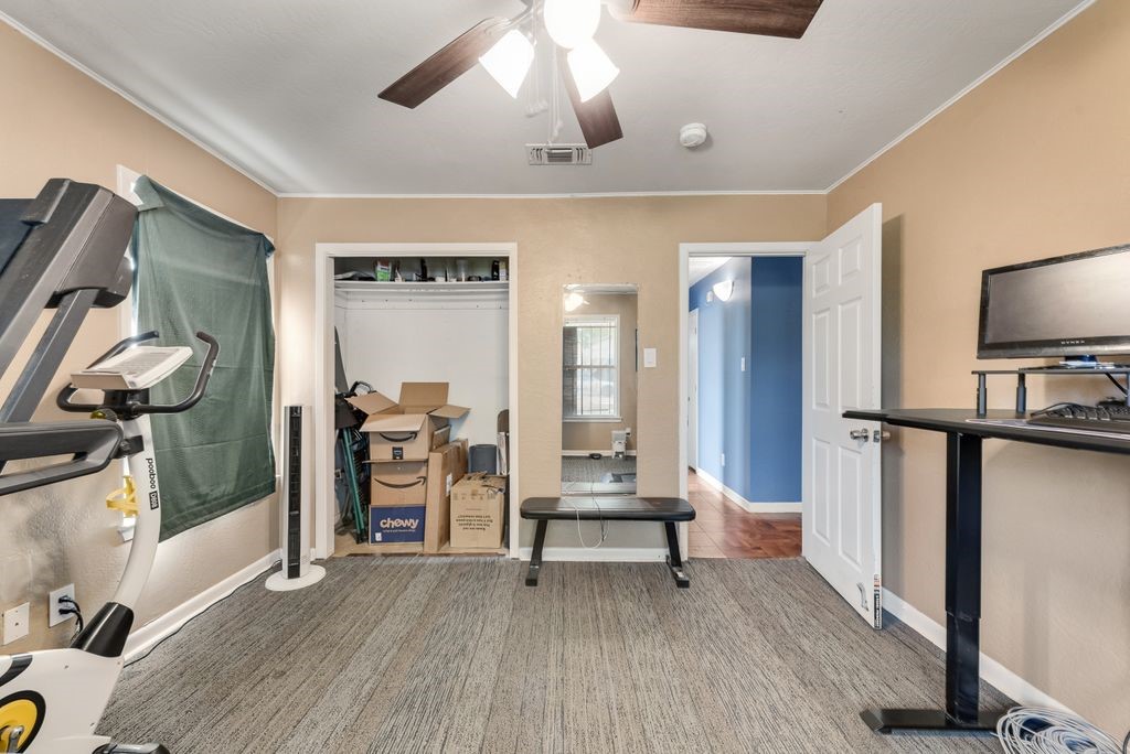 921 E Annie Street Fort Worth TX 76104