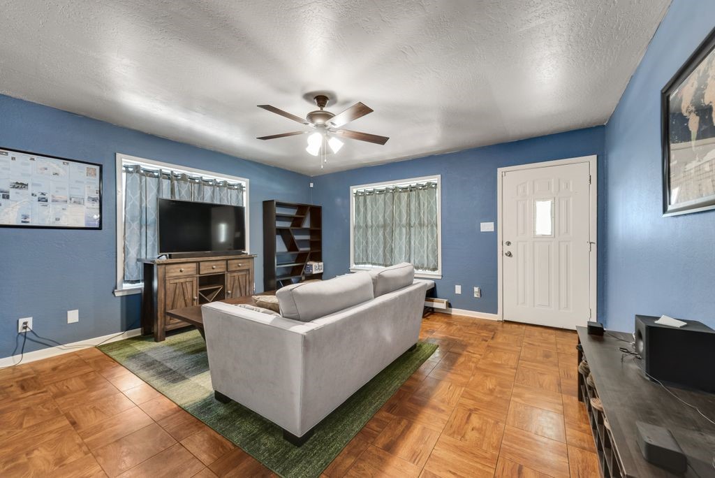 921 E Annie Street Fort Worth TX 76104