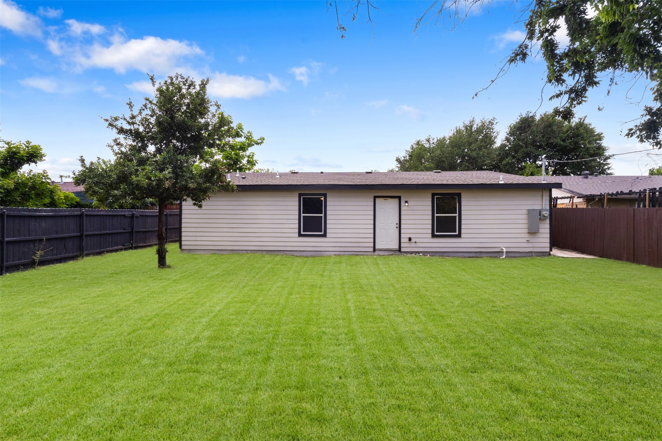 422 Sparks Street Grand Prairie TX 75051