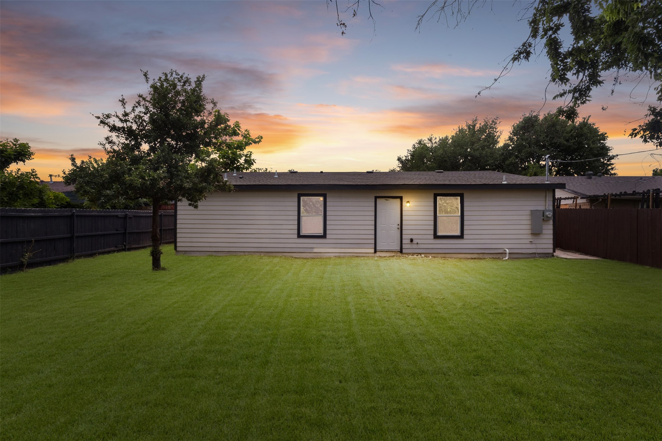 422 Sparks Street Grand Prairie TX 75051