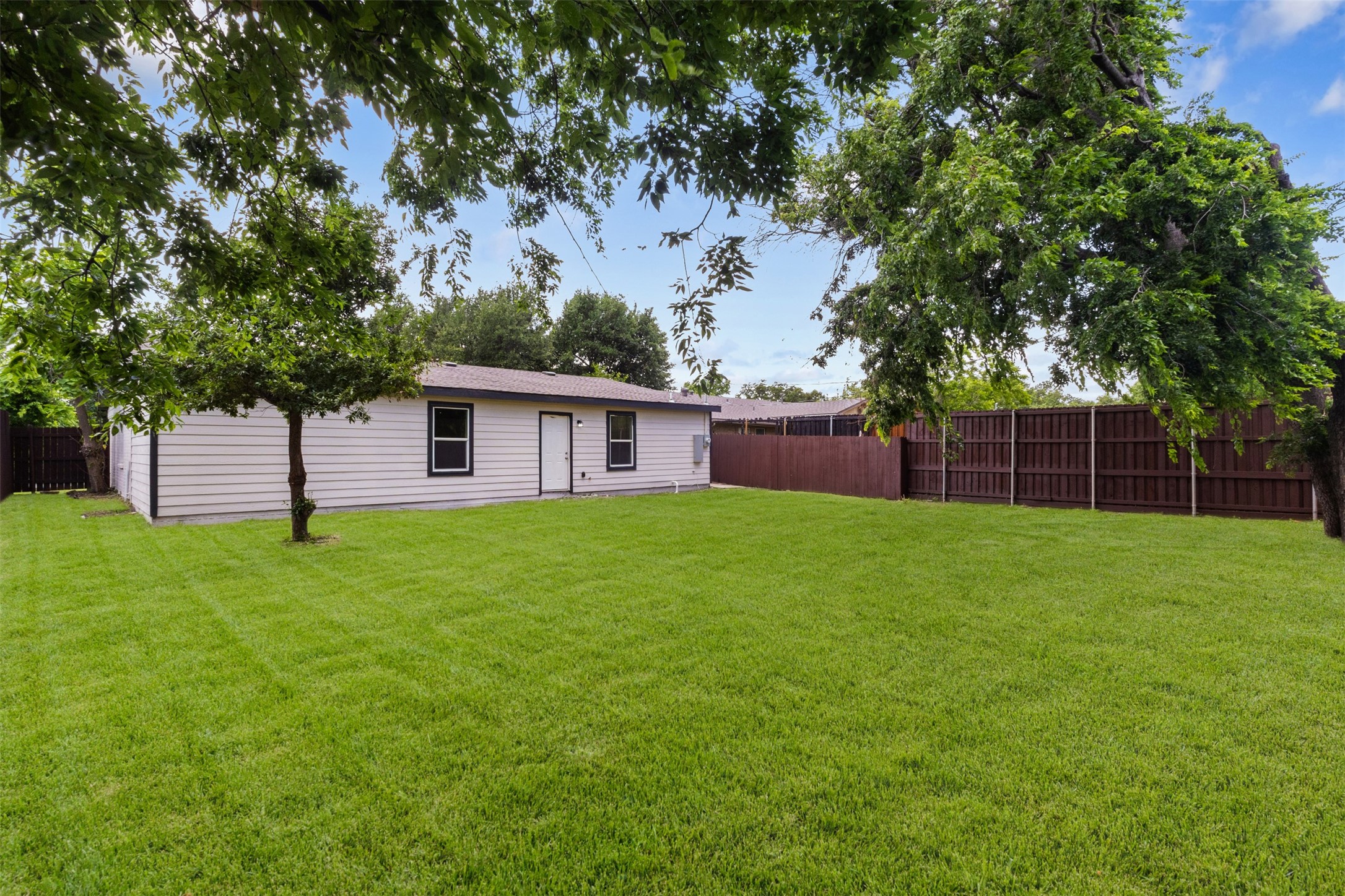 422 Sparks Street Grand Prairie TX 75051