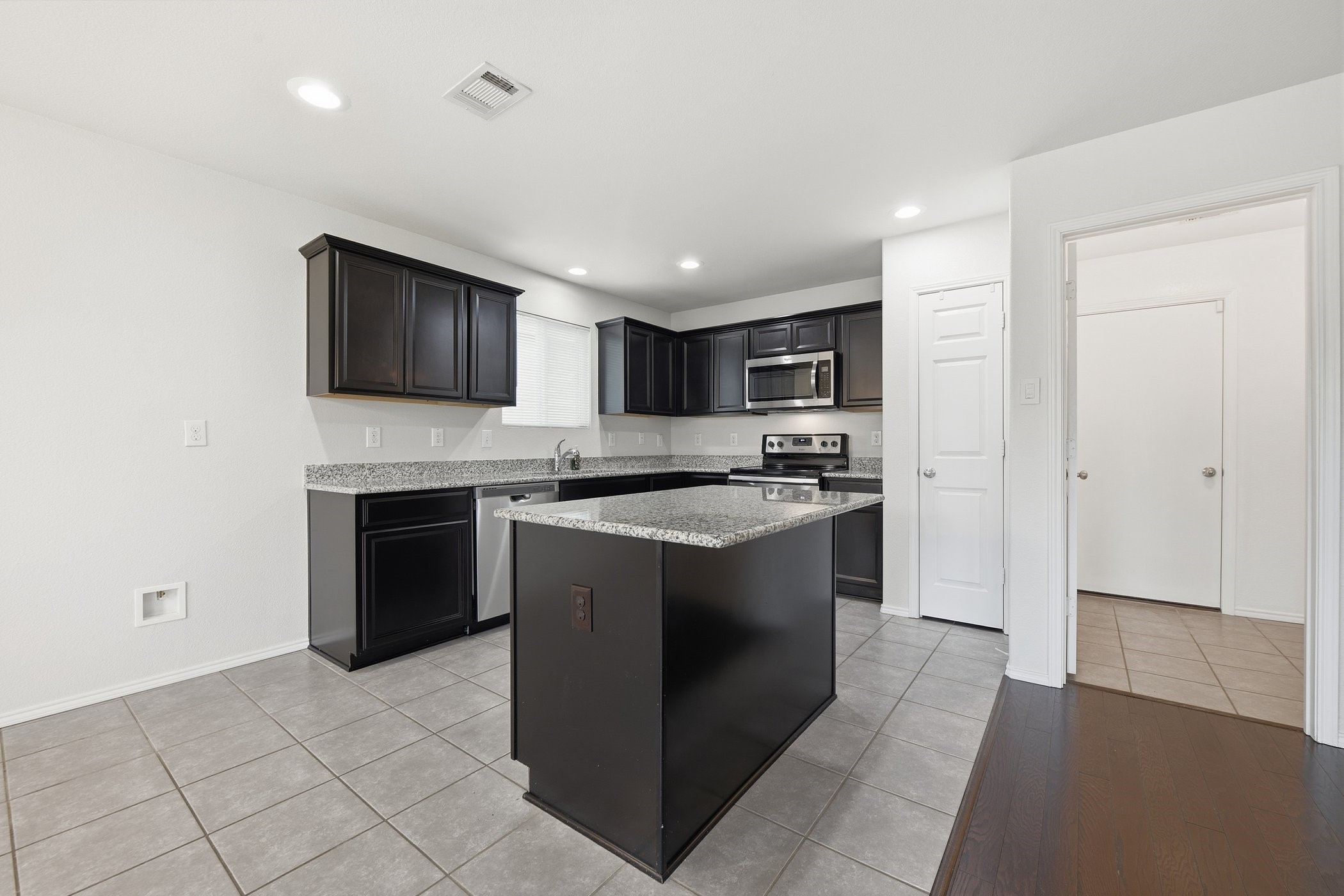 10001 Amosite Drive Fort Worth TX 76131