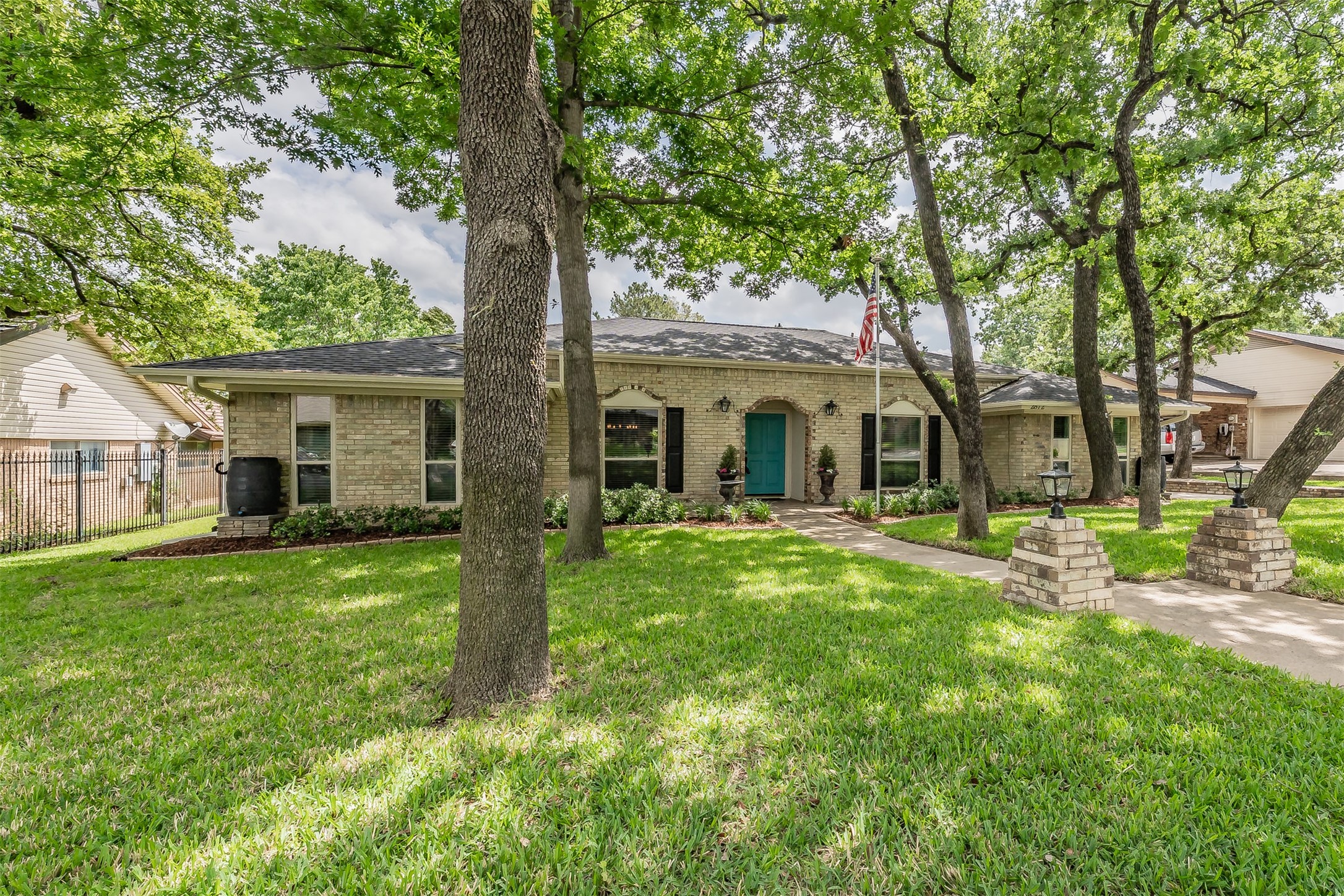 2872 Winterhaven Hurst TX 76054