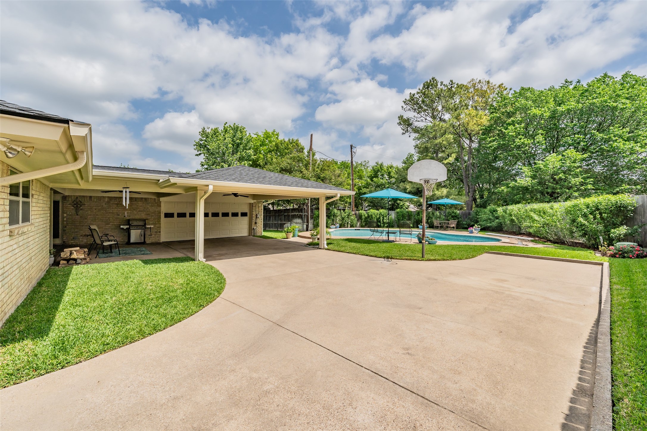 2872 Winterhaven Hurst TX 76054