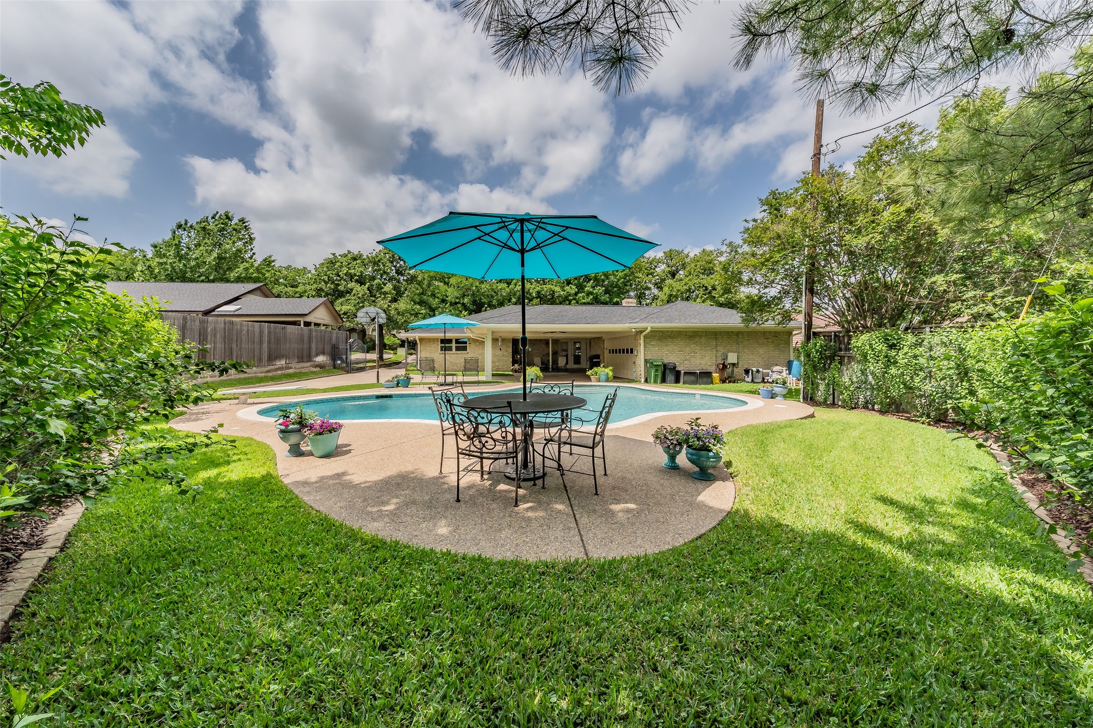 2872 Winterhaven Hurst TX 76054