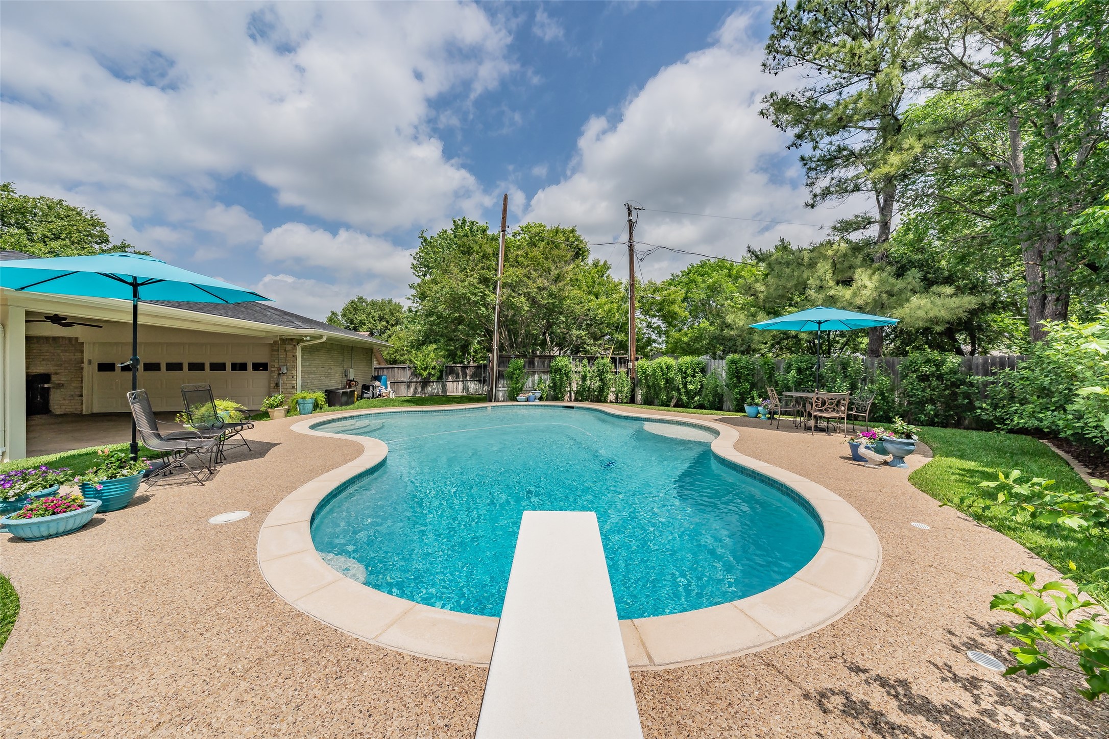 2872 Winterhaven Hurst TX 76054