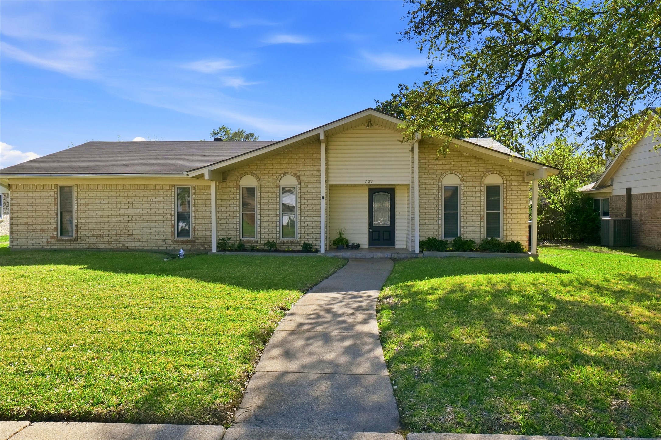 709 Colonial Drive Garland TX 75043