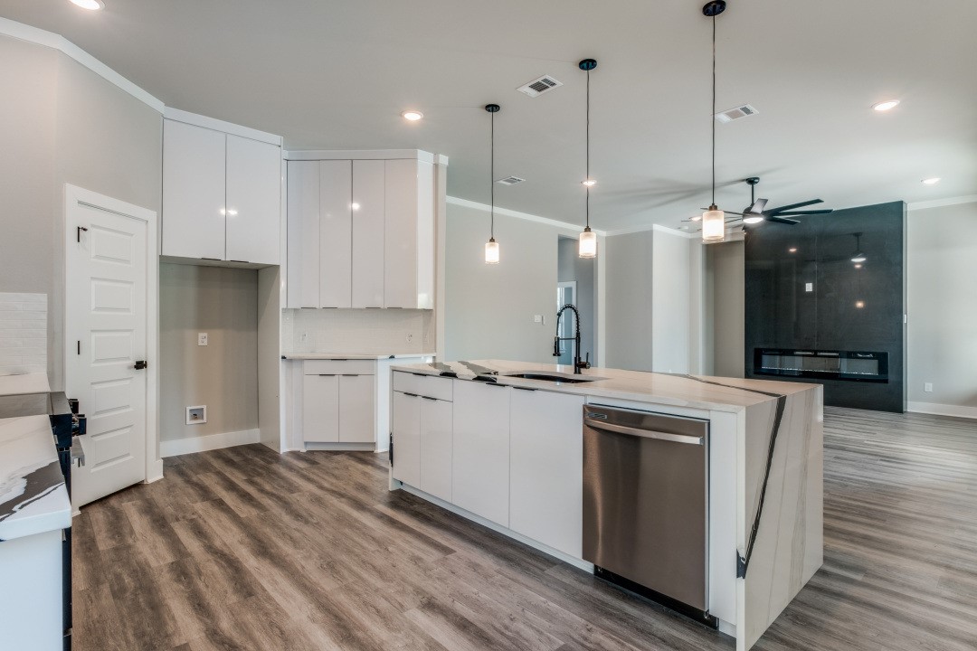 803 Rayenell Avenue Dallas TX 75217