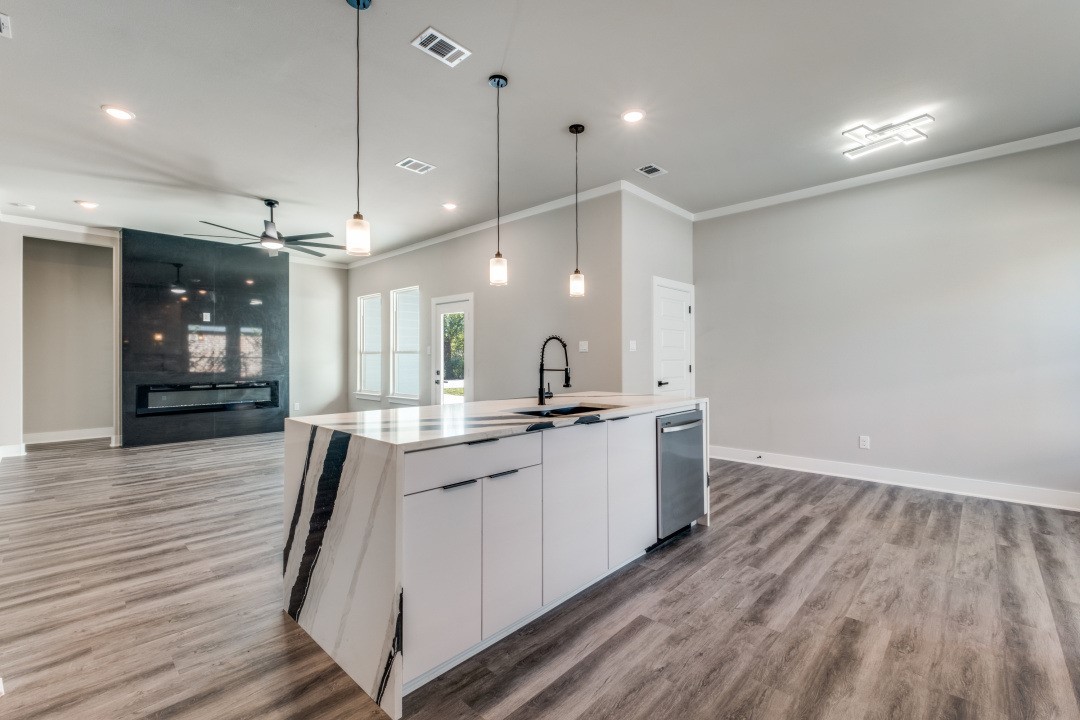 803 Rayenell Avenue Dallas TX 75217