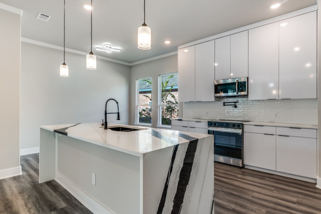 803 Rayenell Avenue Dallas TX 75217
