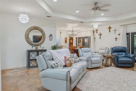 220 Rs County Road 4263 Emory TX 75440