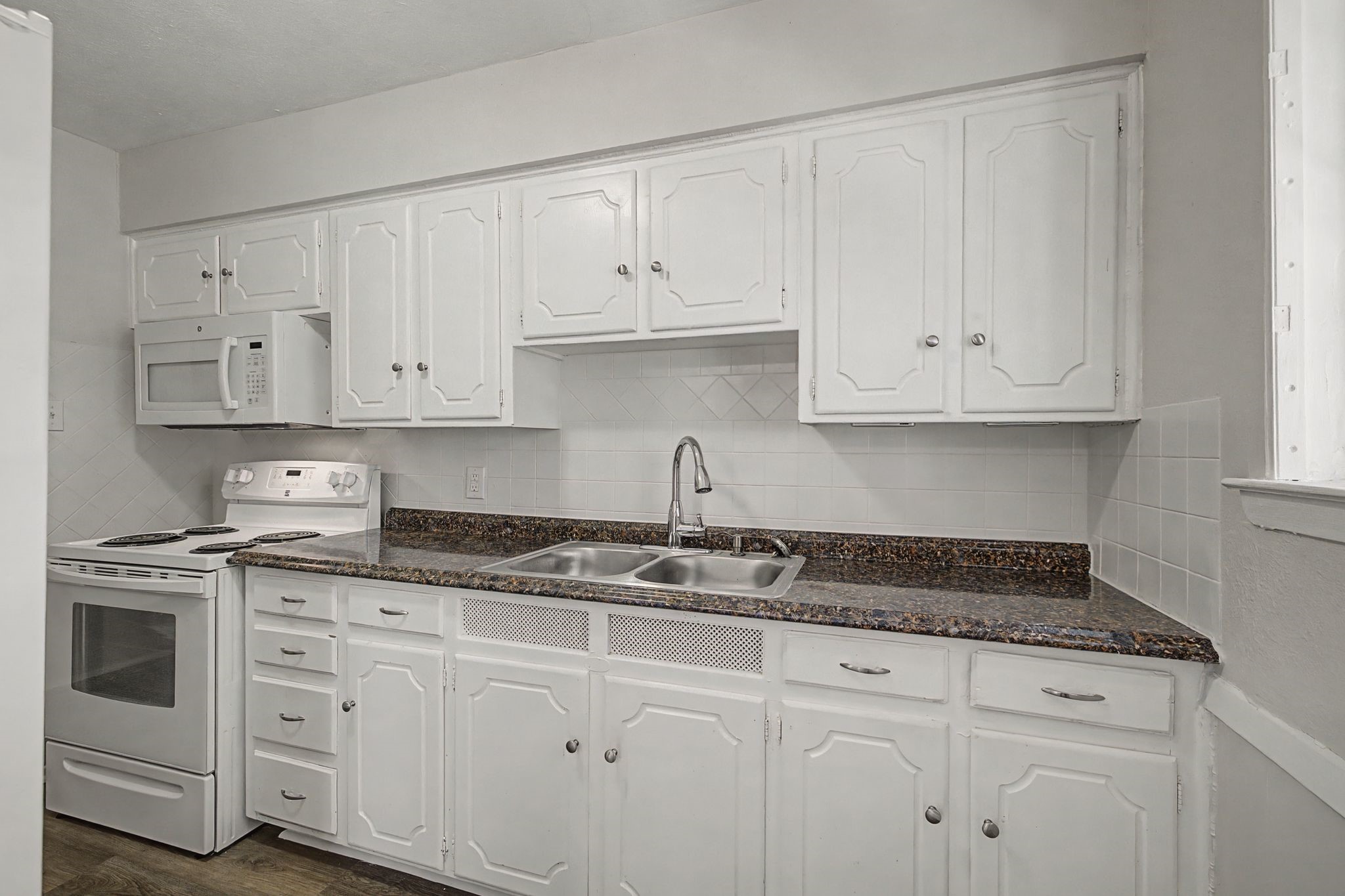 313 NW Jayellen Avenue Burleson TX 76028