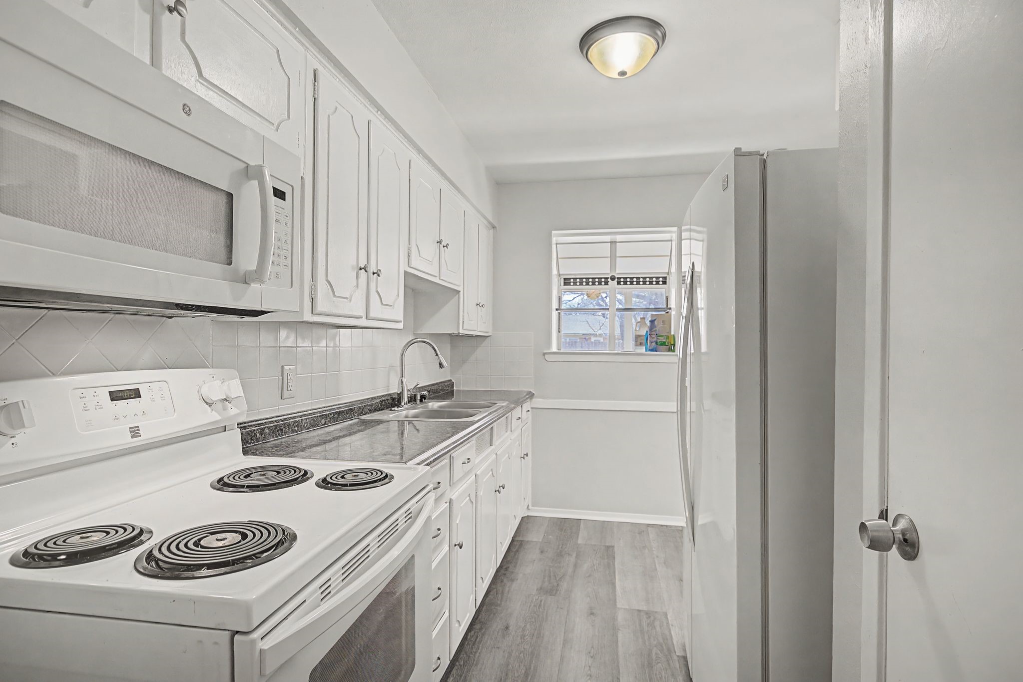 313 NW Jayellen Avenue Burleson TX 76028
