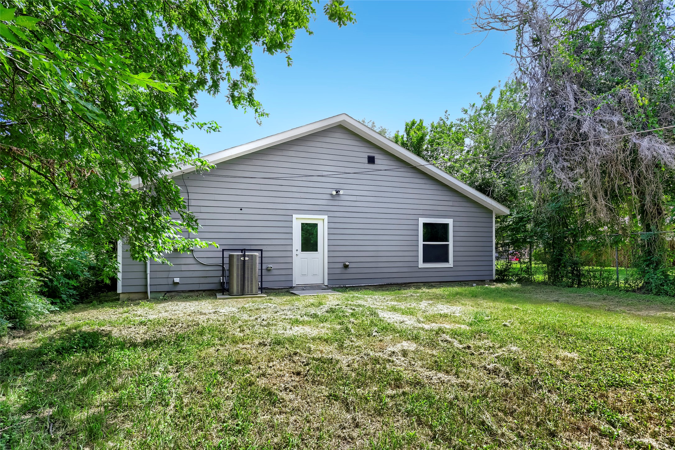1415 E Jefferson Avenue Fort Worth TX 76104