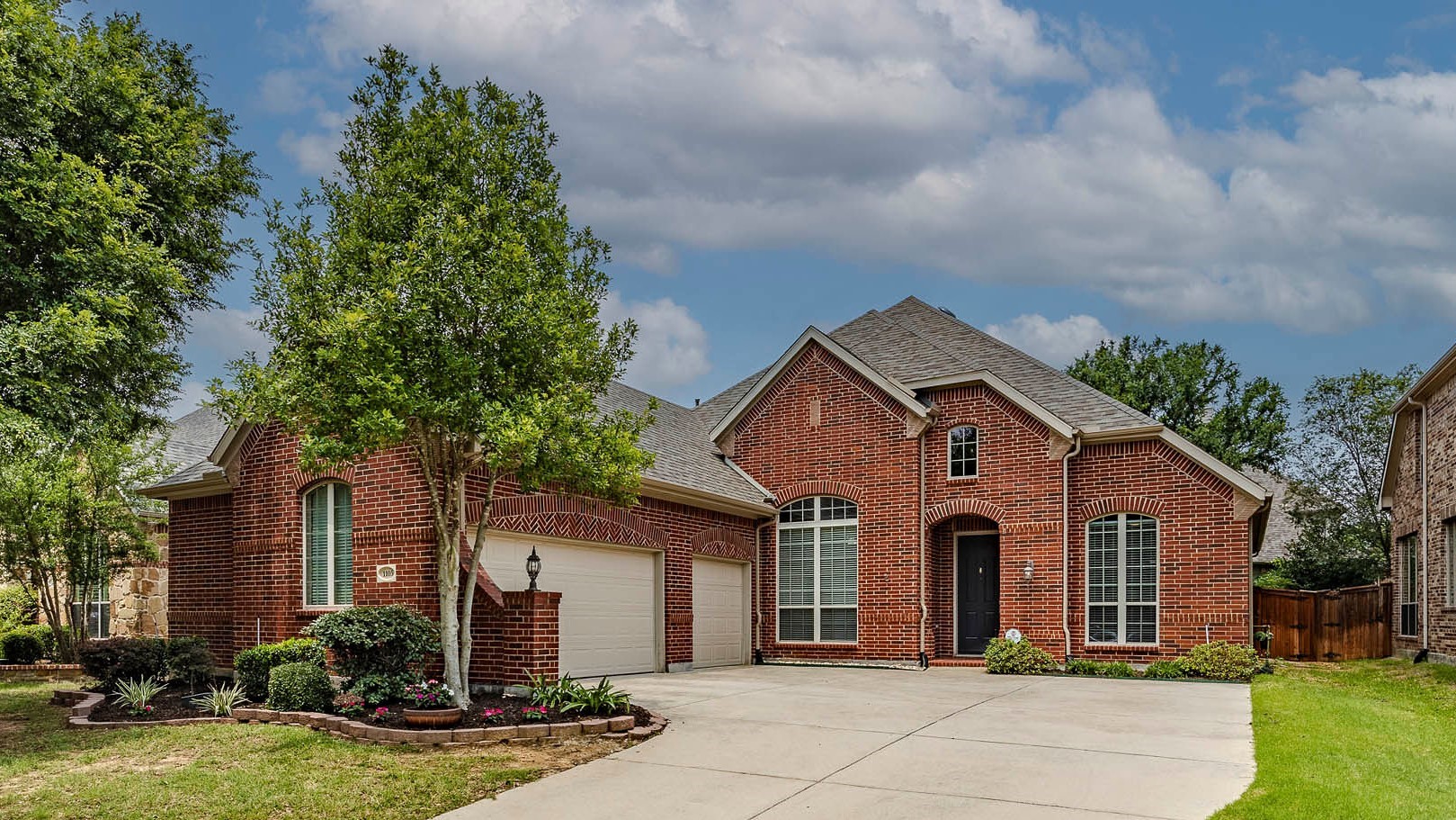 1105 Burnett Drive Lantana TX 76226