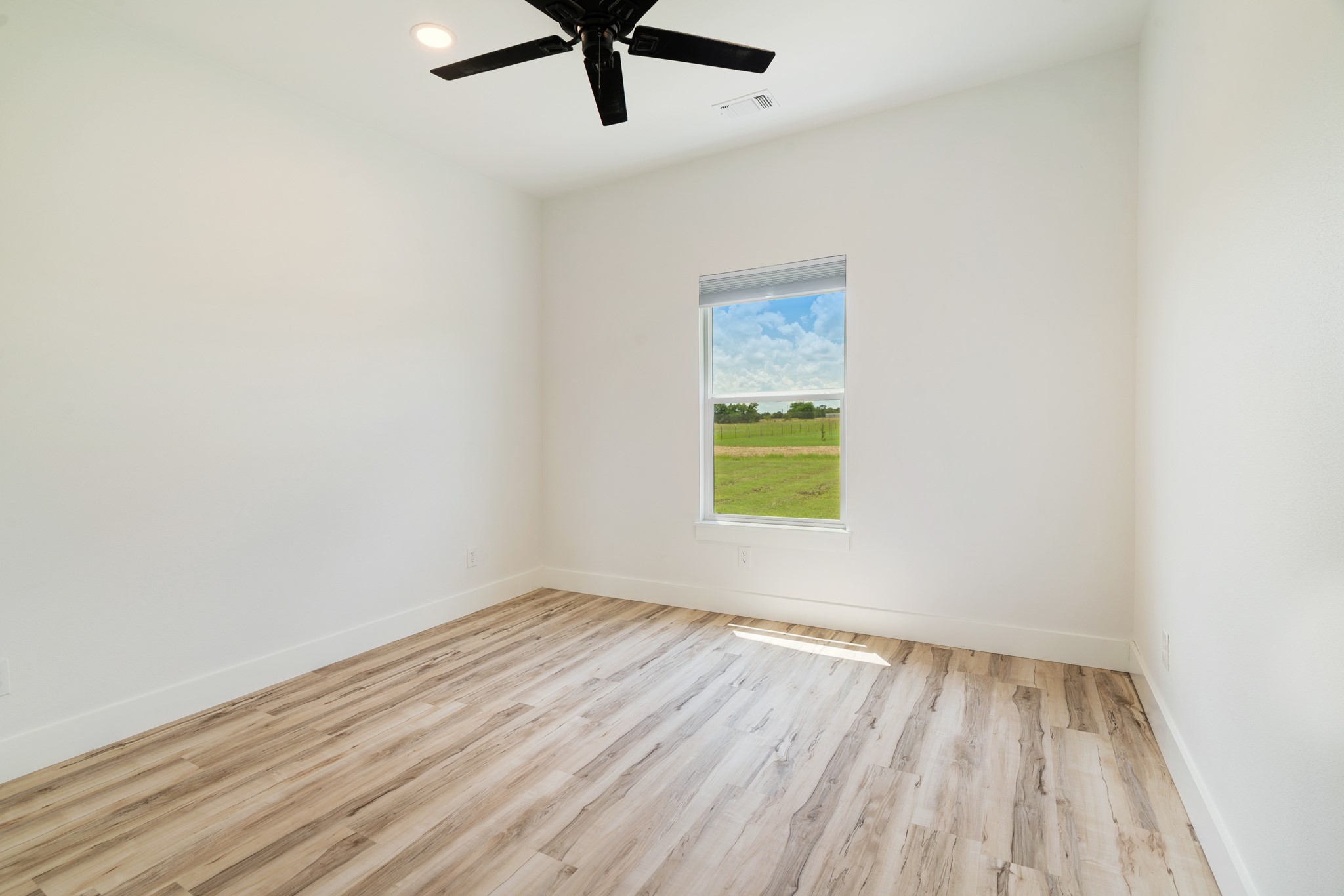 204 Private Road 33083 Sumner TX 75486