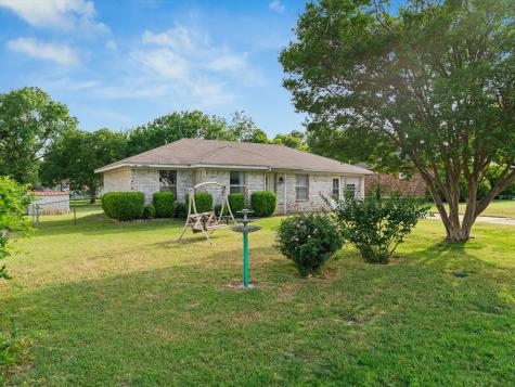 209 W Huffman Street Krum TX 76249
