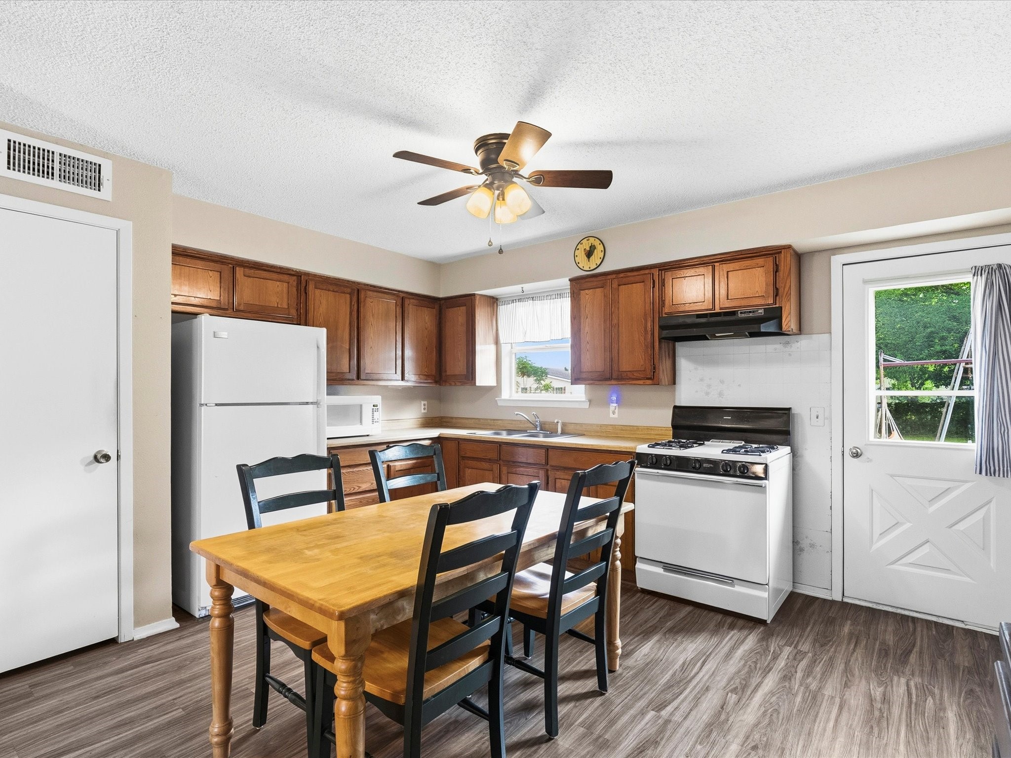 209 W Huffman Street Krum TX 76249