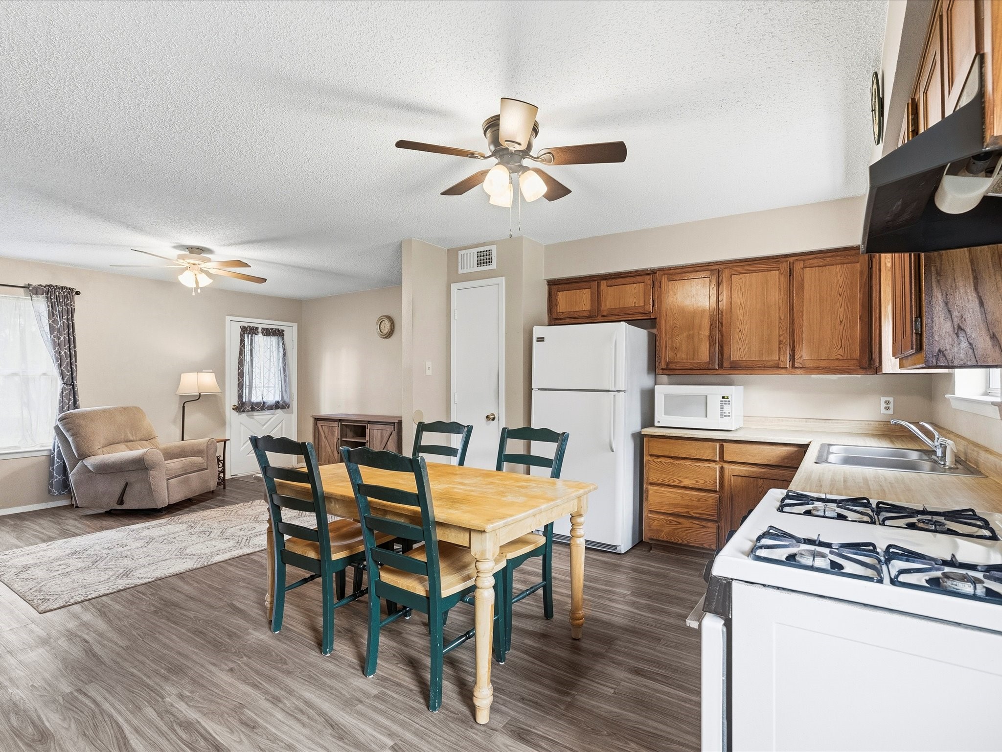 209 W Huffman Street Krum TX 76249