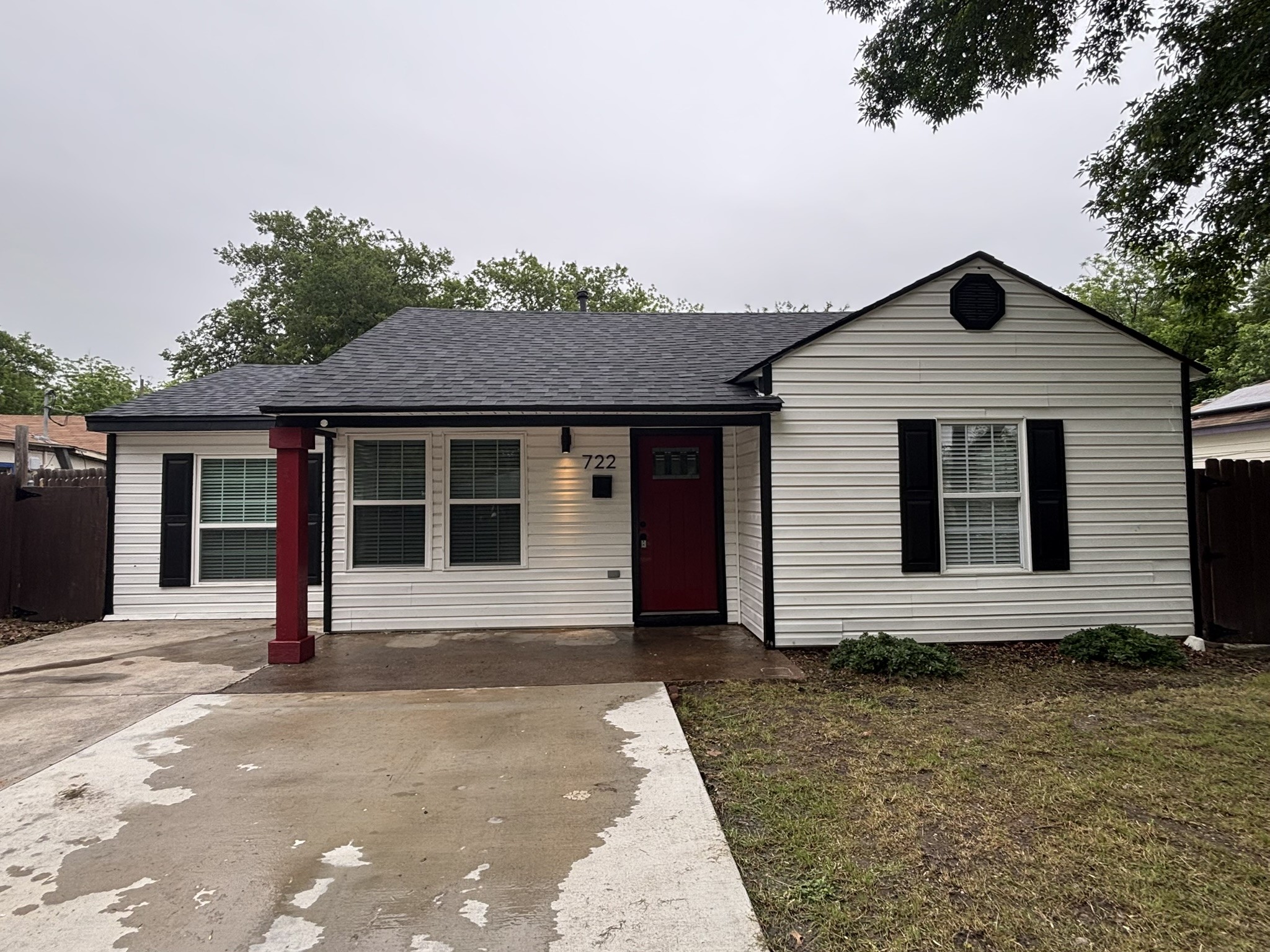 722 SE 11th Street Grand Prairie TX 75051