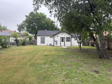 722 SE 11th Street Grand Prairie TX 75051
