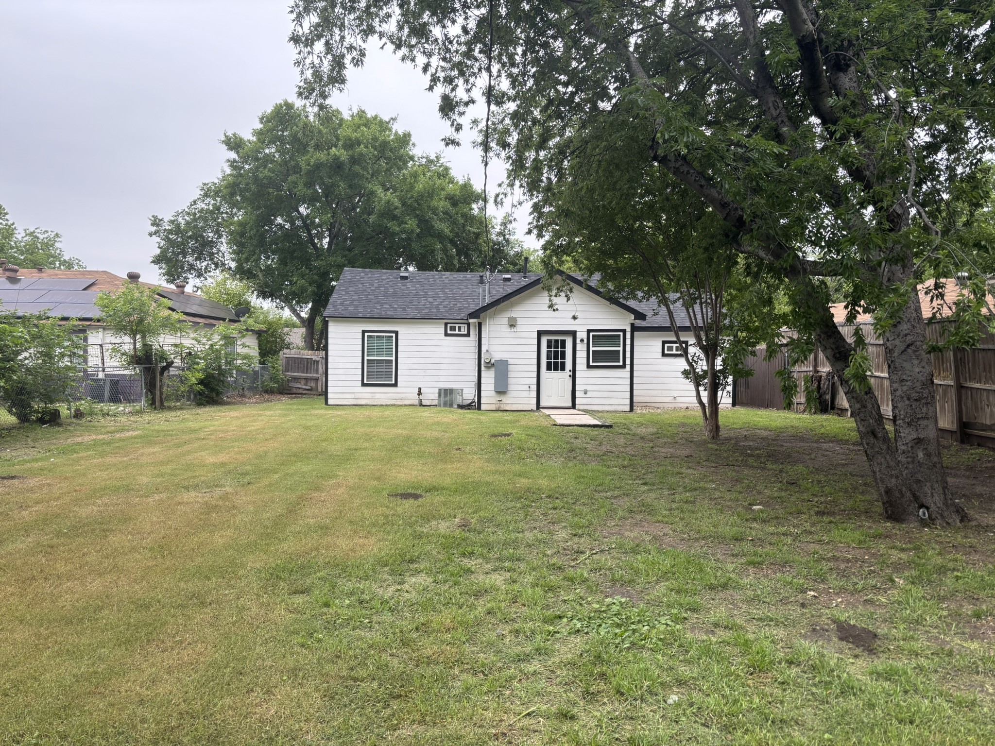722 SE 11th Street Grand Prairie TX 75051