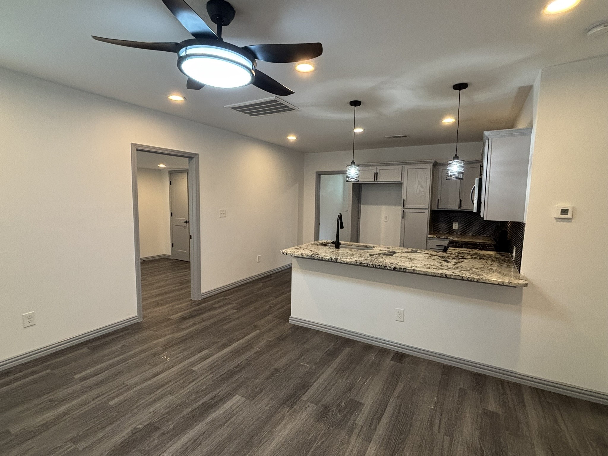 722 SE 11th Street Grand Prairie TX 75051