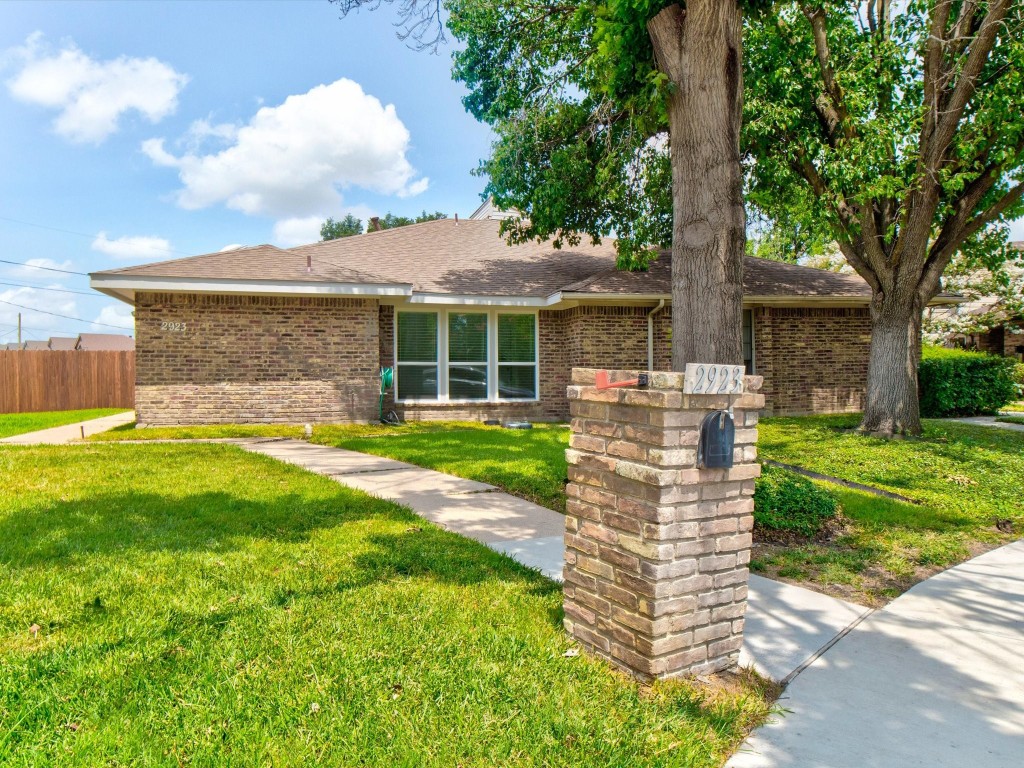 2923 Allister Street Dallas TX 75229