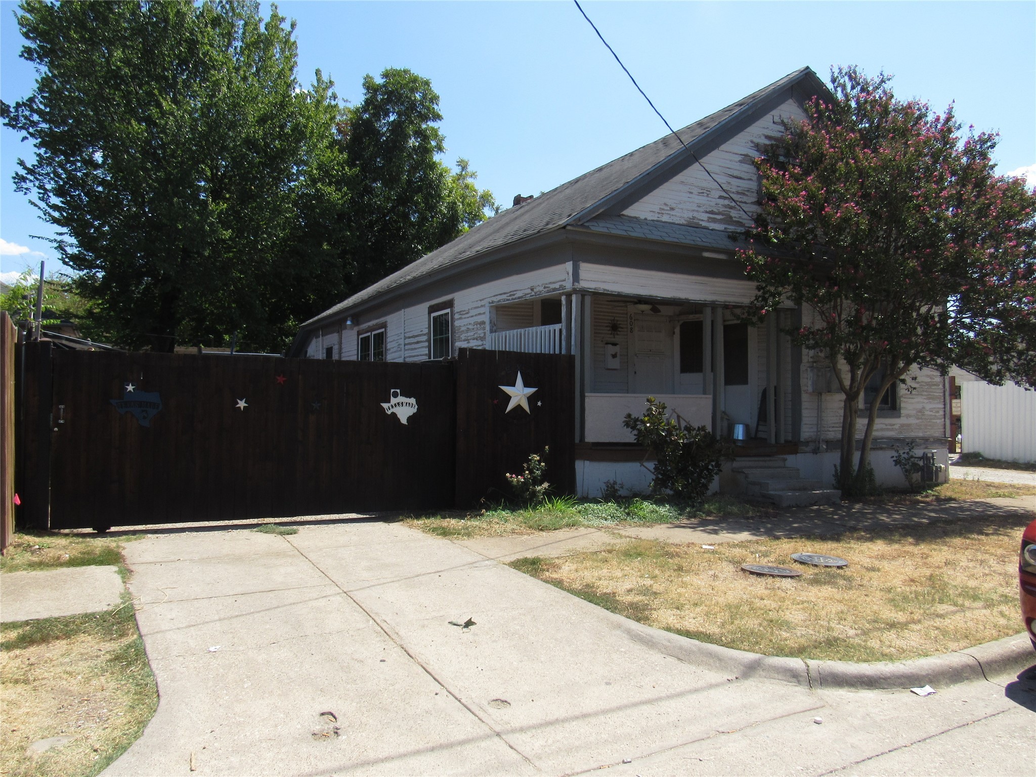 608 S Adams Avenue Dallas TX 75208
