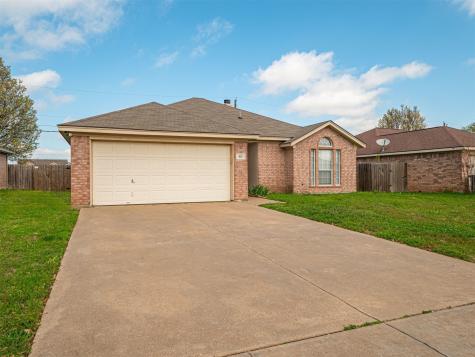 412 Preston Drive Cleburne TX 76033
