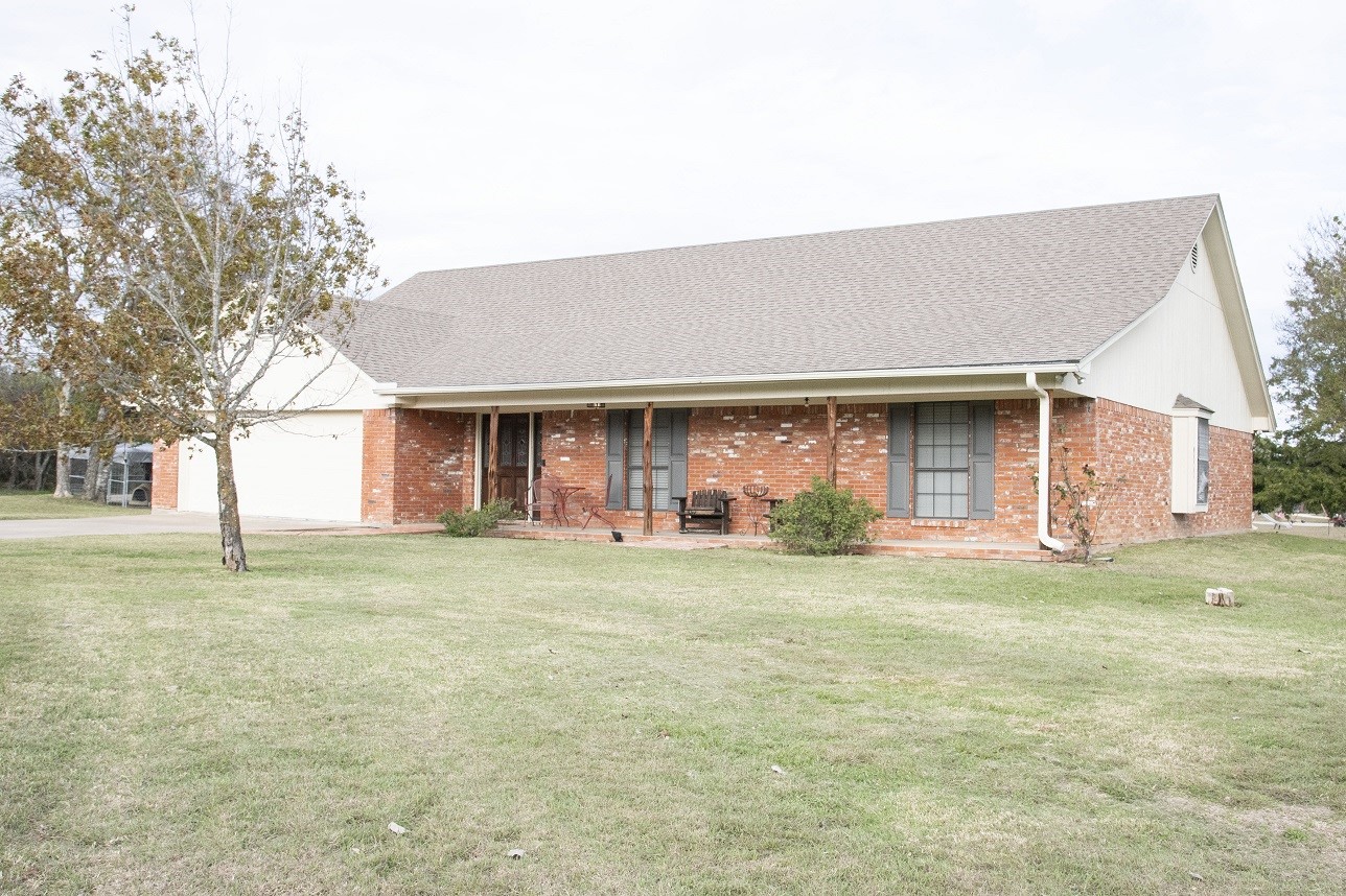 1007 Huisach Street Mexia TX 76667